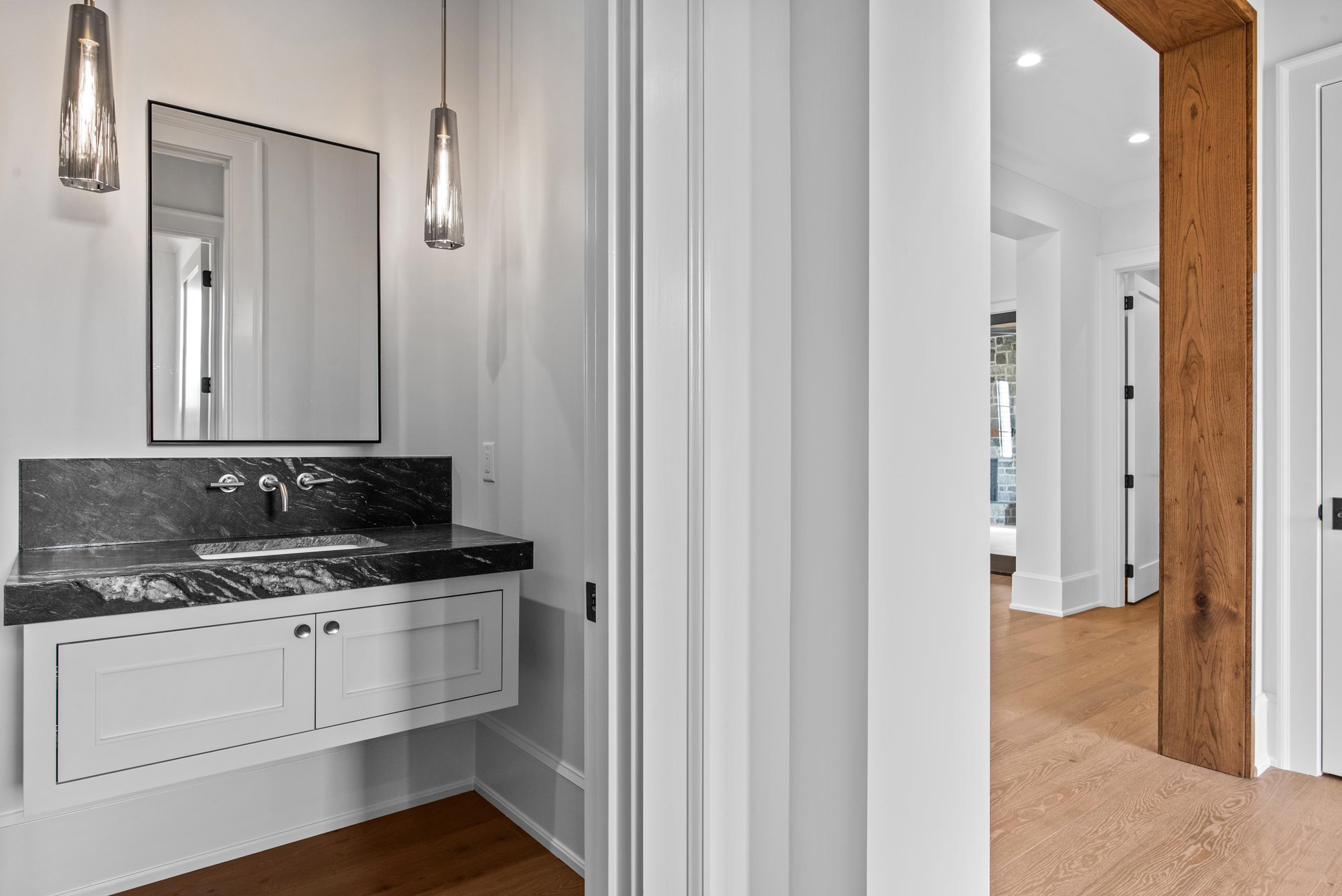 1111 LONGVIEW COMMONS