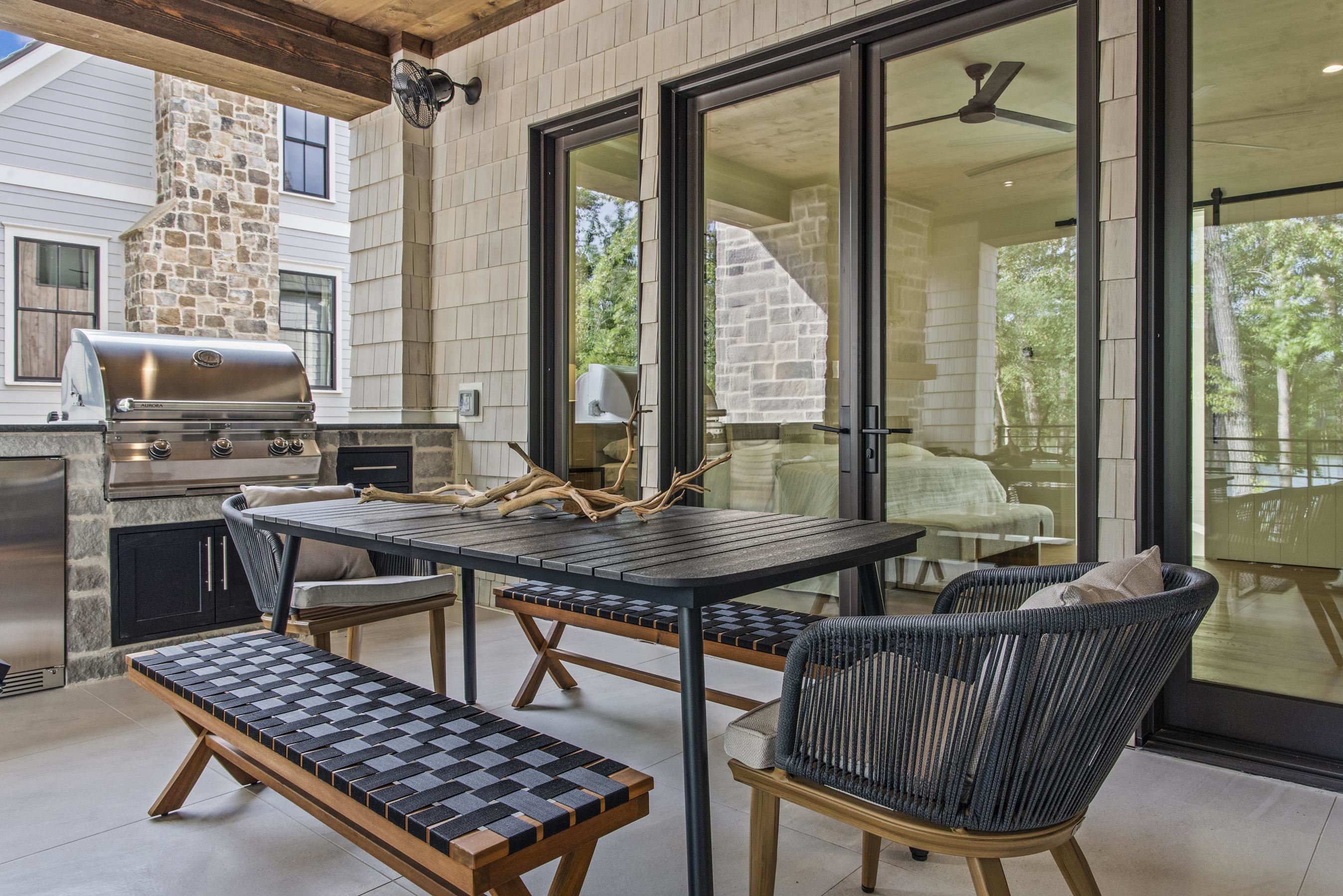 1111 LONGVIEW COMMONS