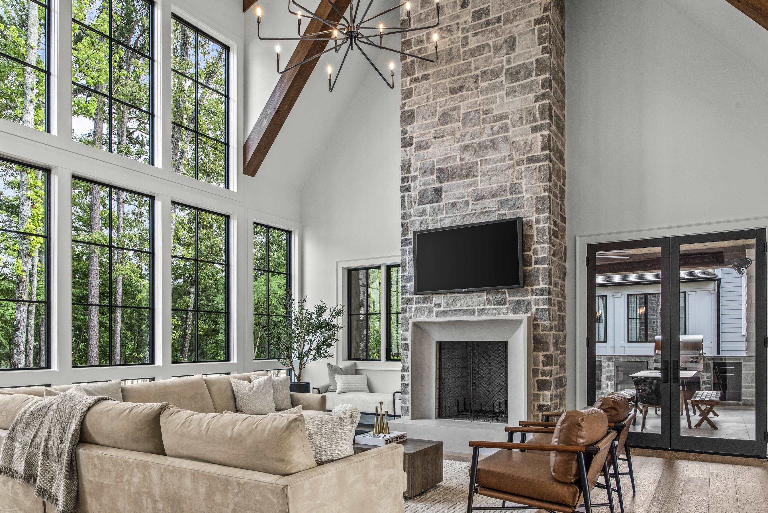 1111 LONGVIEW COMMONS