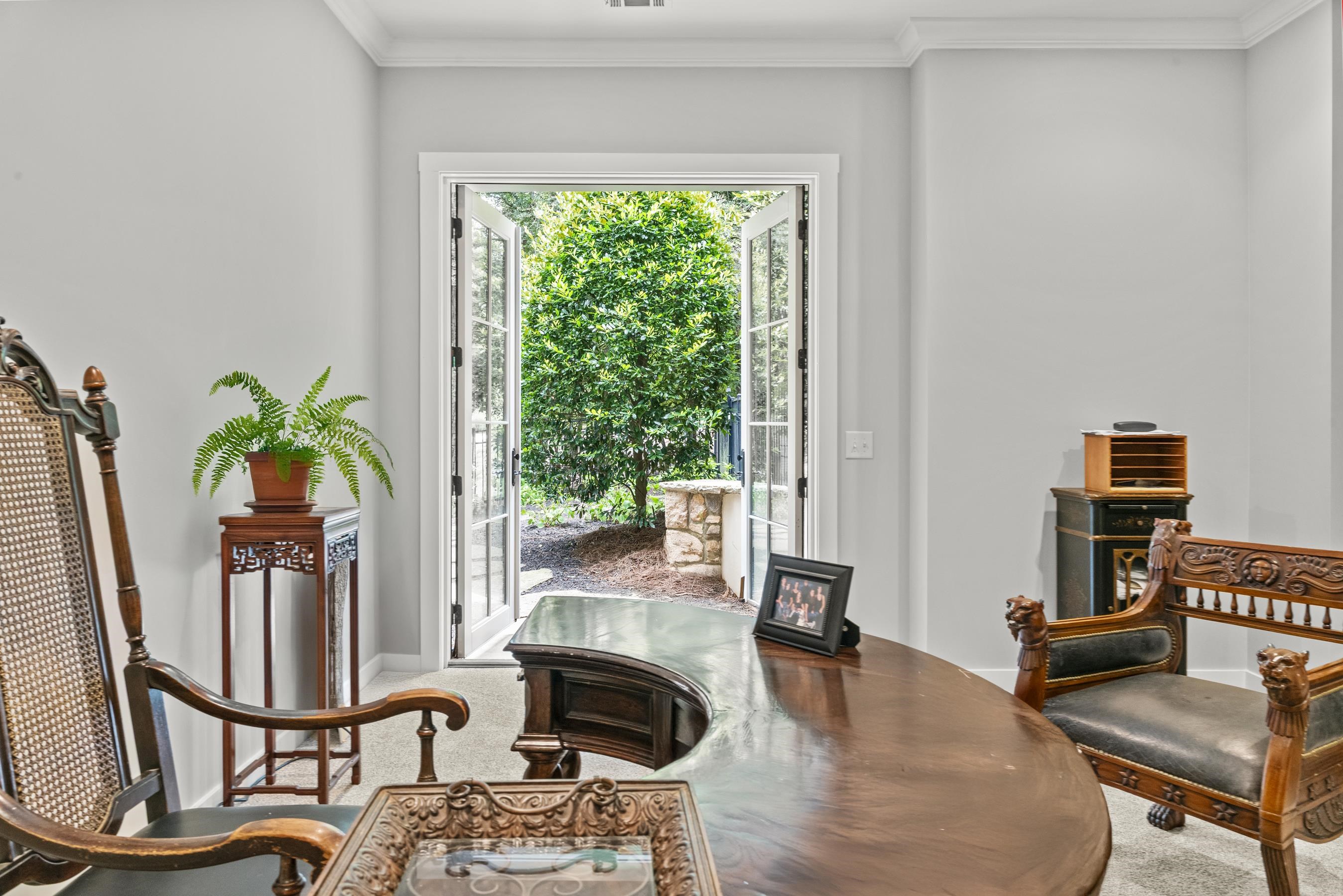 1021 REYNOLDS PARKWAY