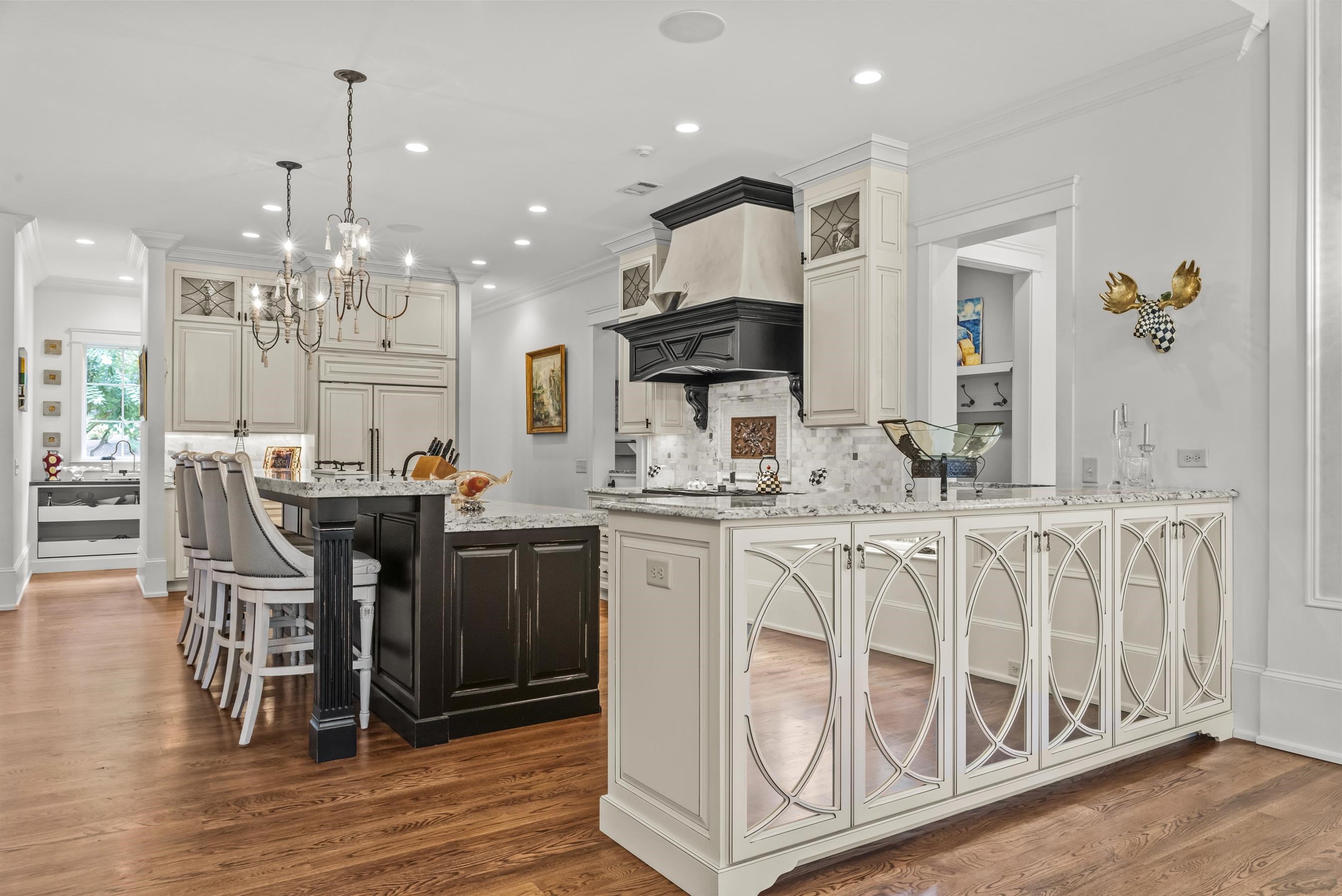 1021 REYNOLDS PARKWAY