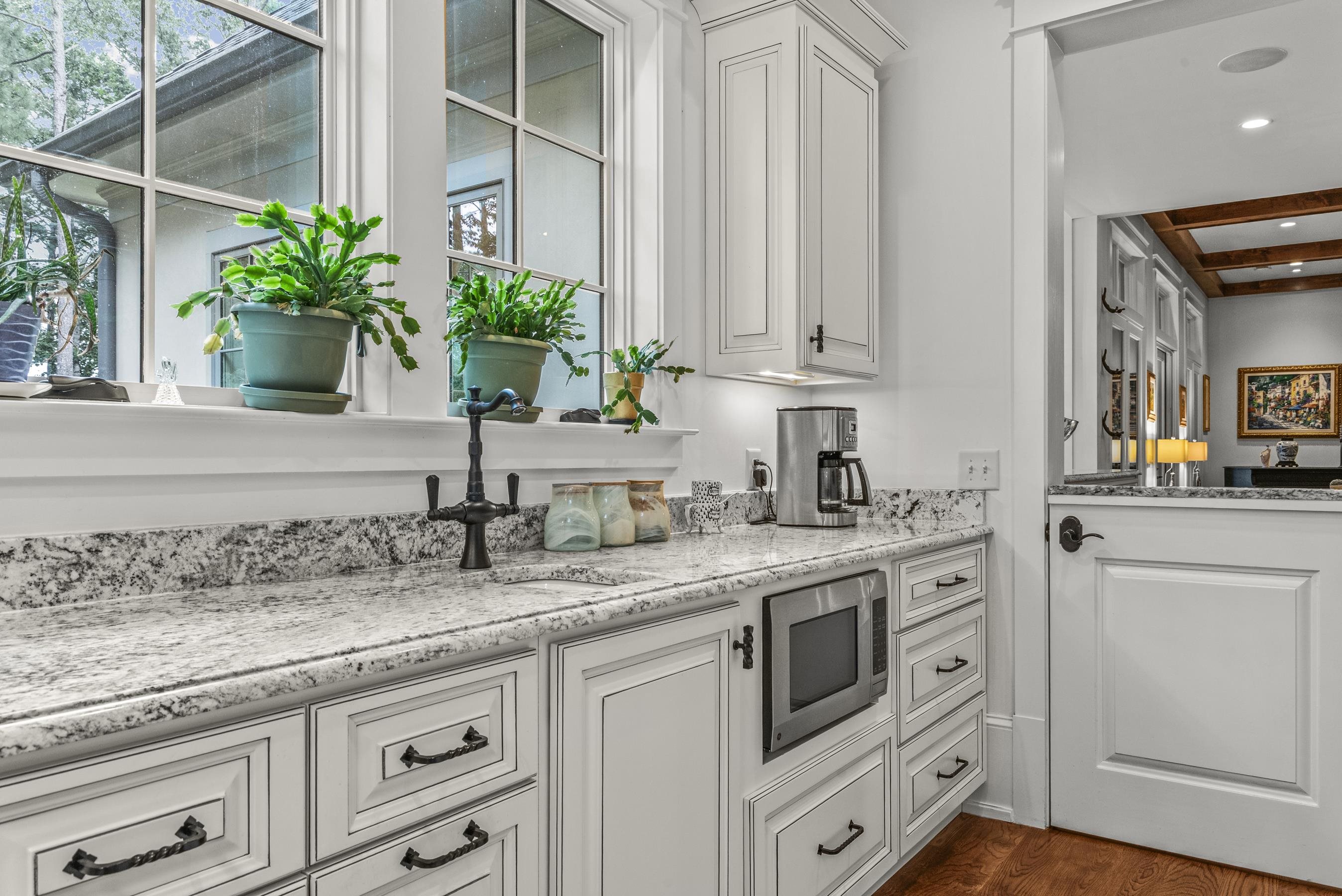 1021 REYNOLDS PARKWAY