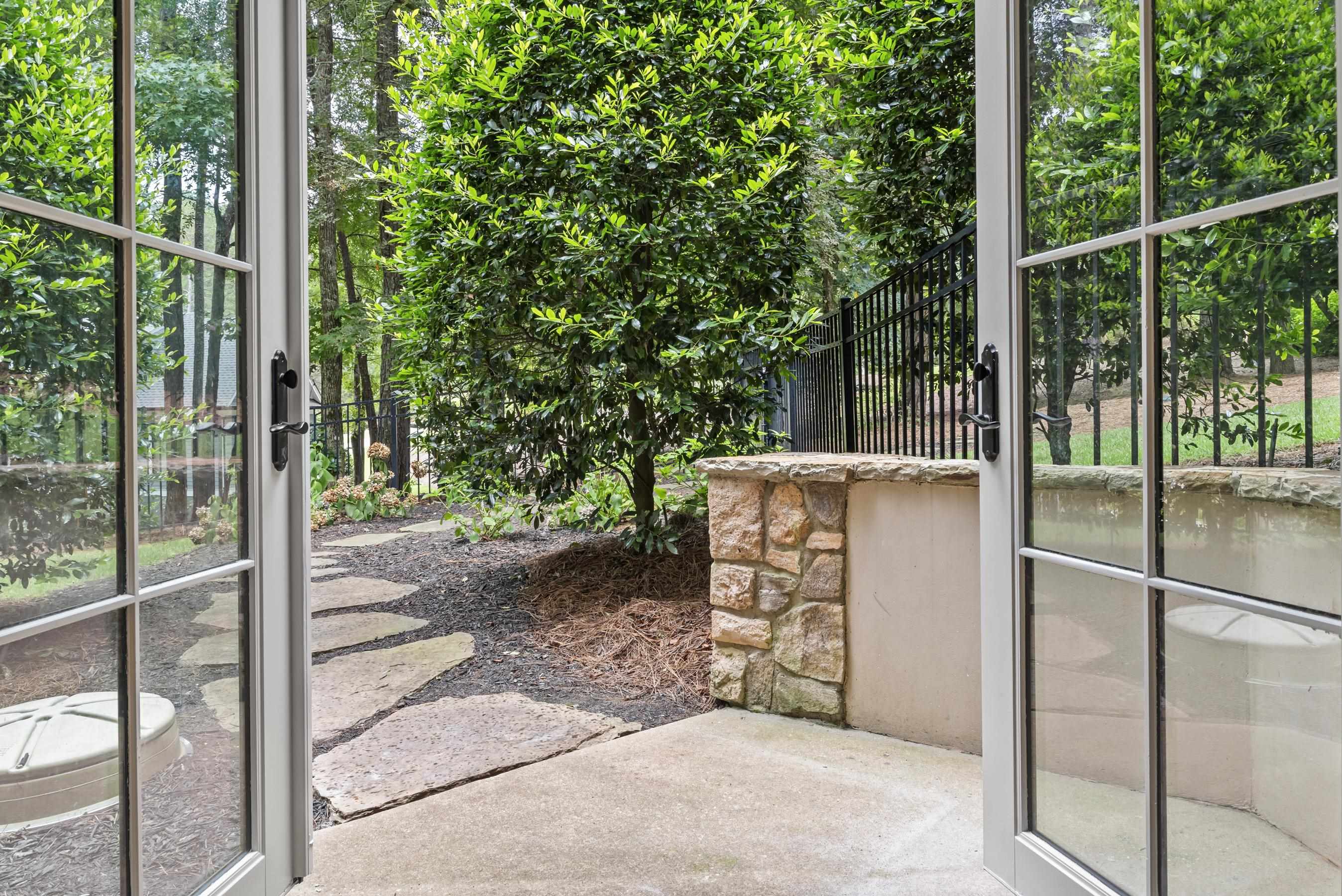 1021 REYNOLDS PARKWAY