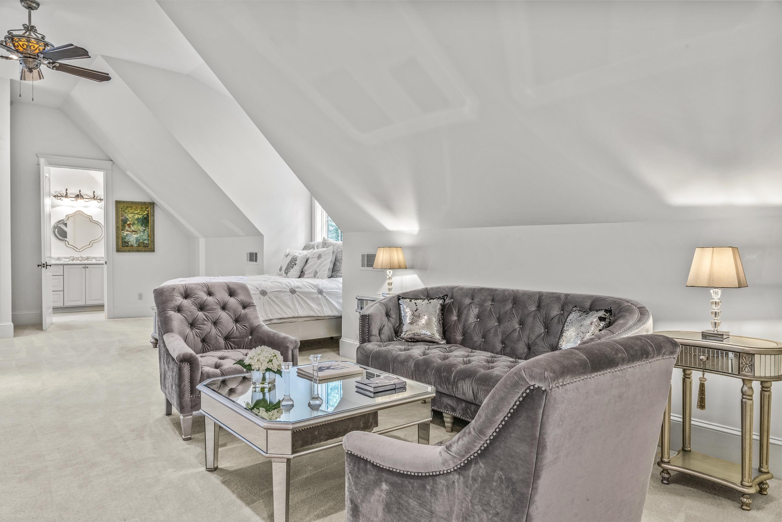 1021 REYNOLDS PARKWAY