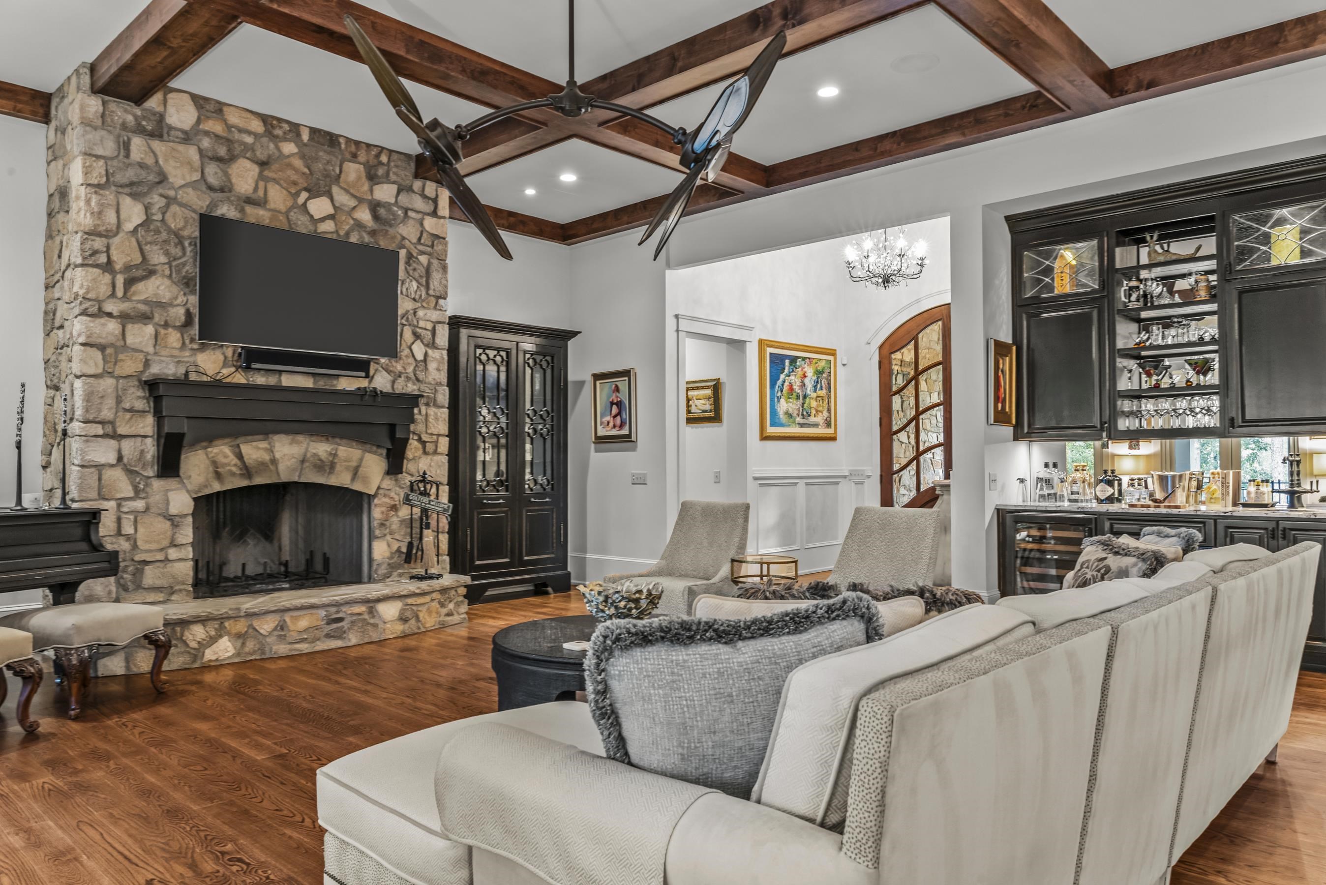 1021 REYNOLDS PARKWAY