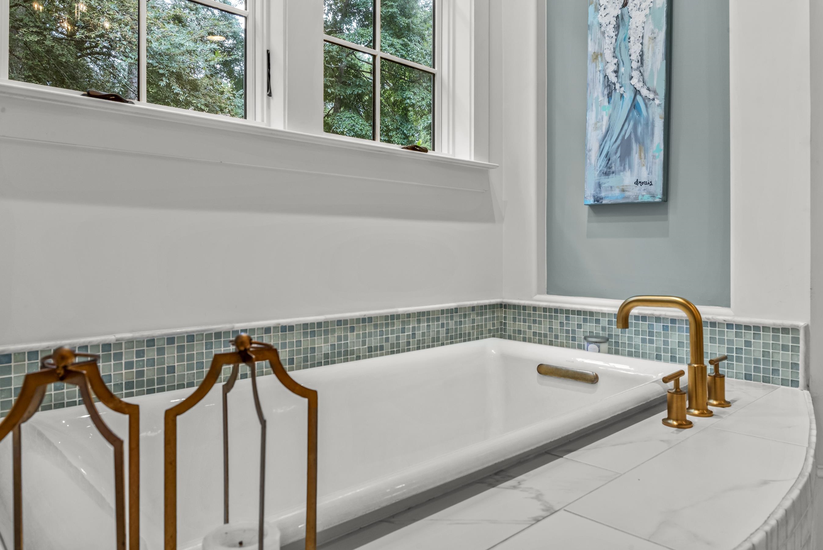 1021 REYNOLDS PARKWAY