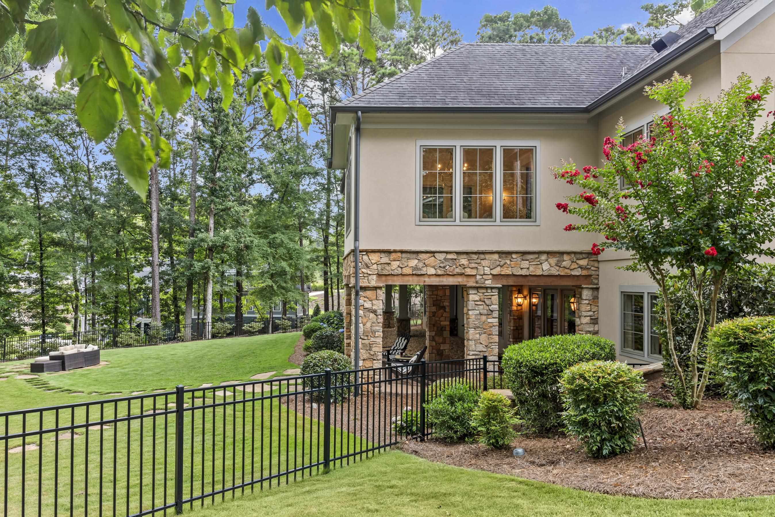 1021 REYNOLDS PARKWAY