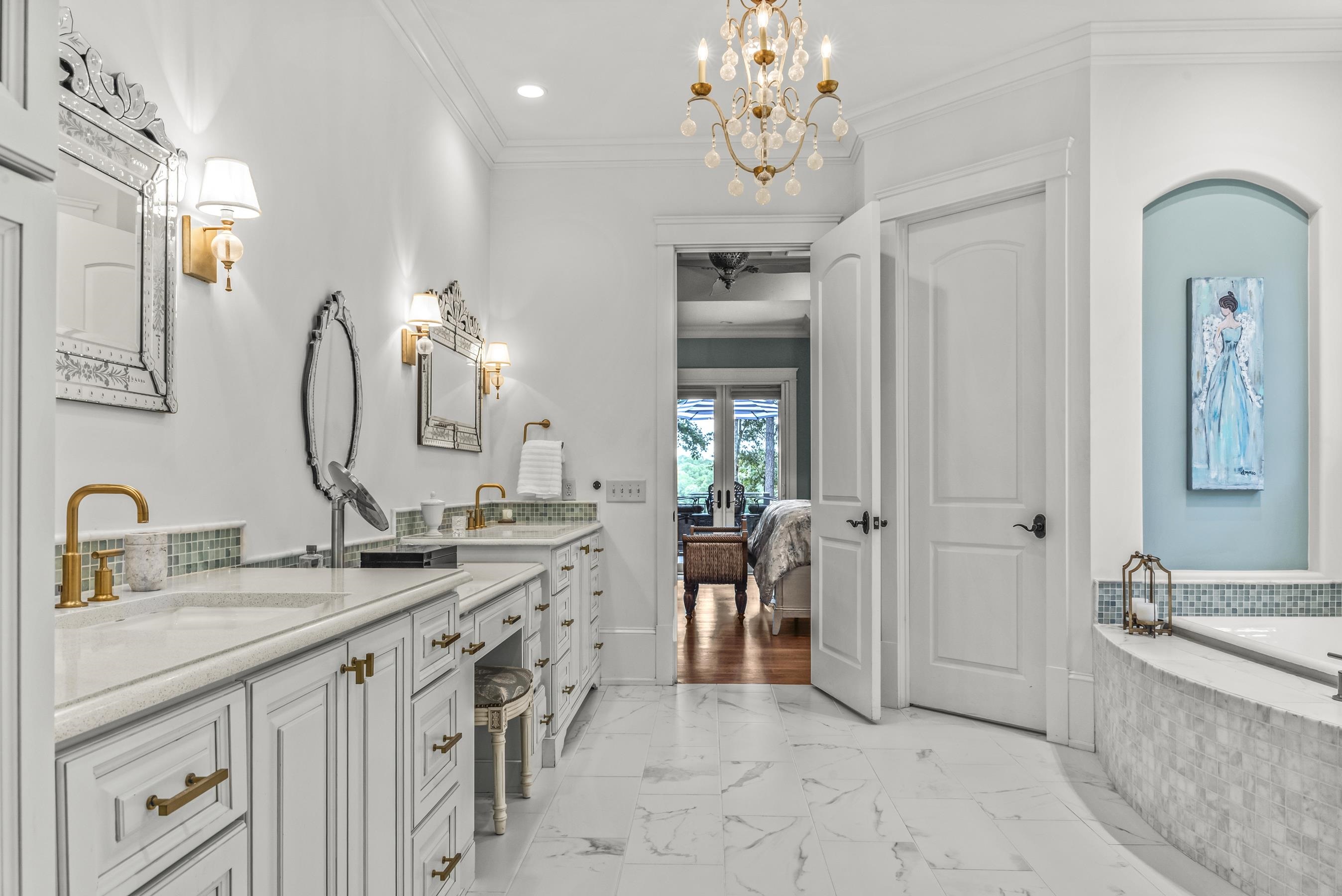 1021 REYNOLDS PARKWAY