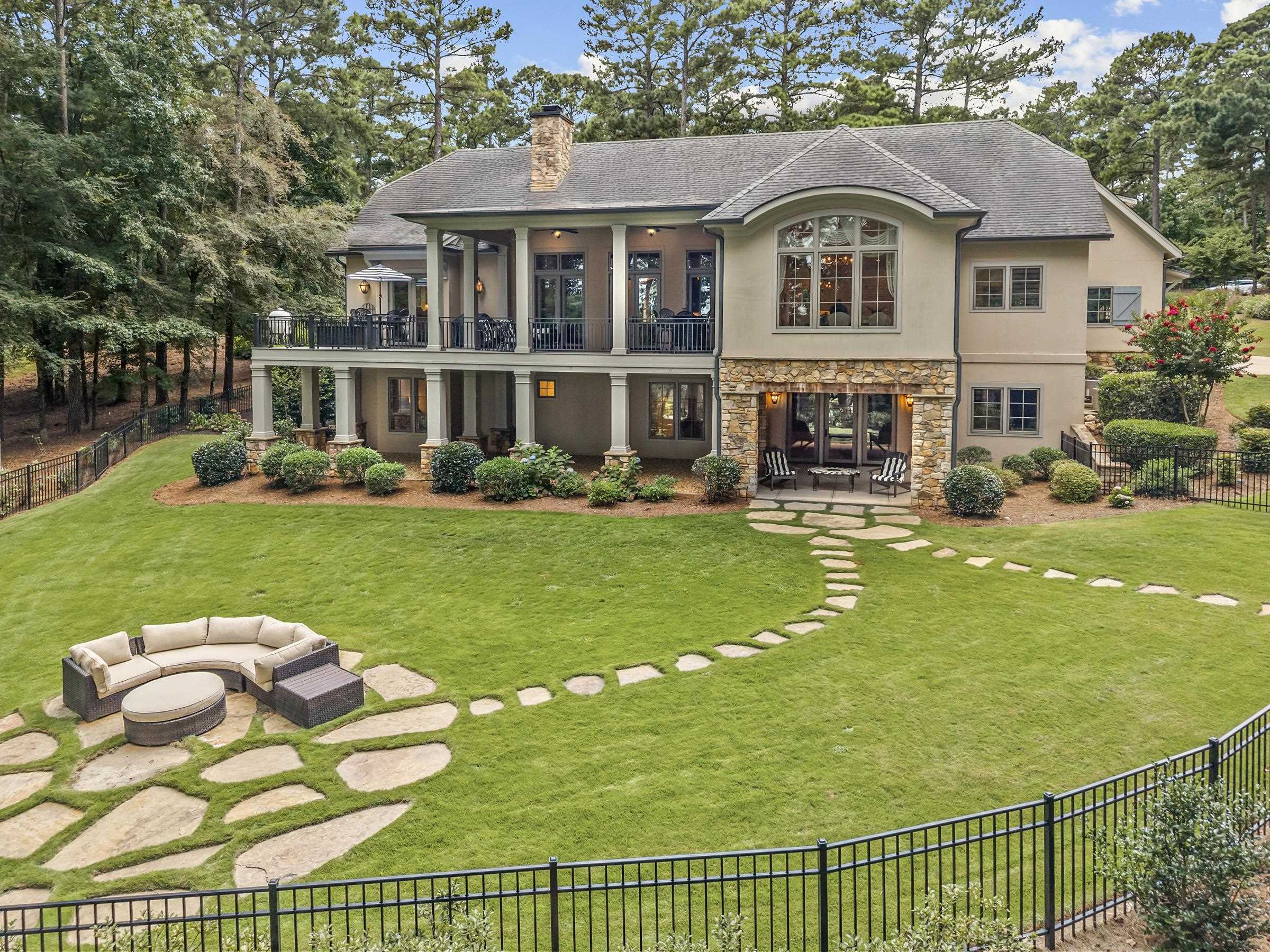 1021 REYNOLDS PARKWAY