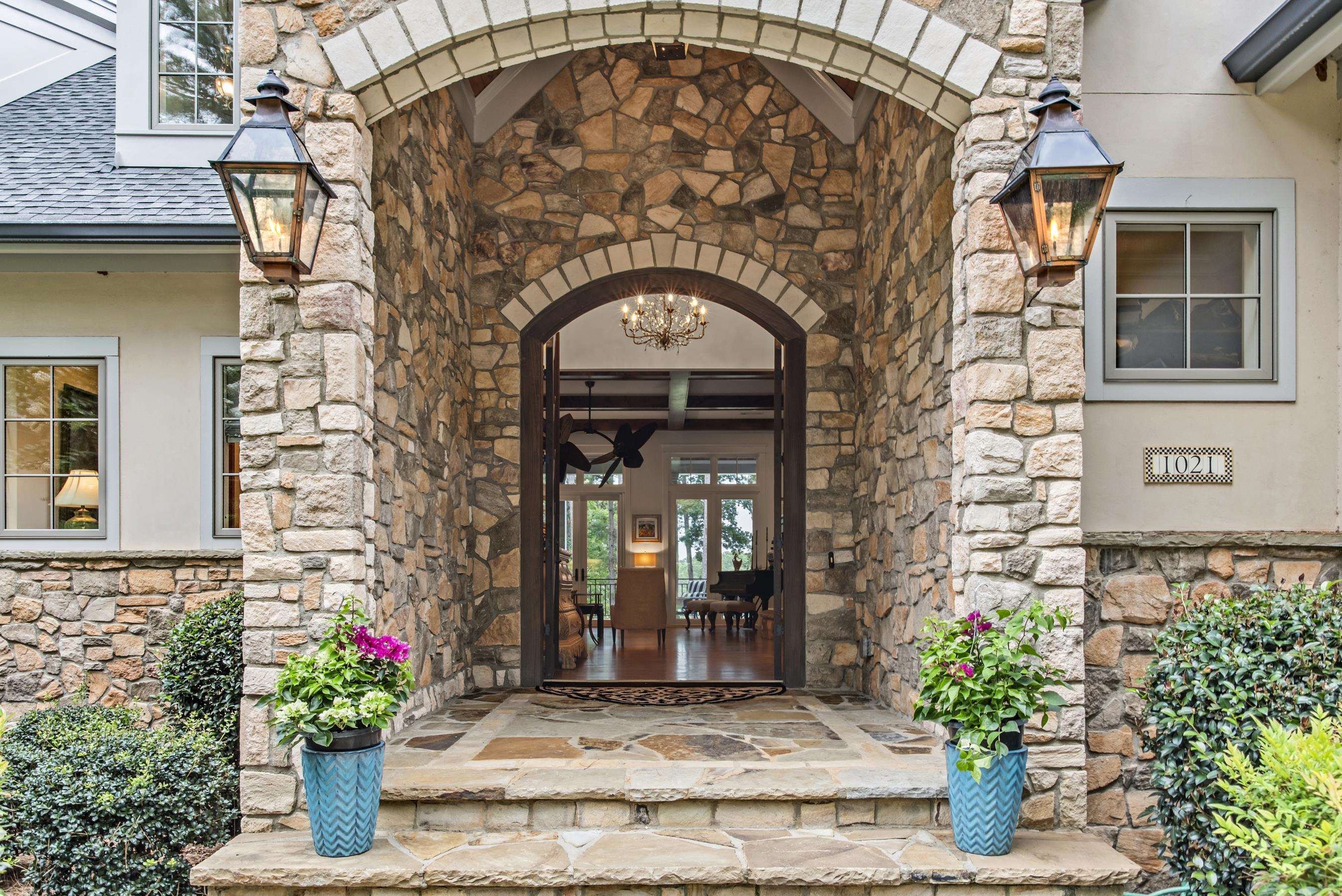 1021 REYNOLDS PARKWAY