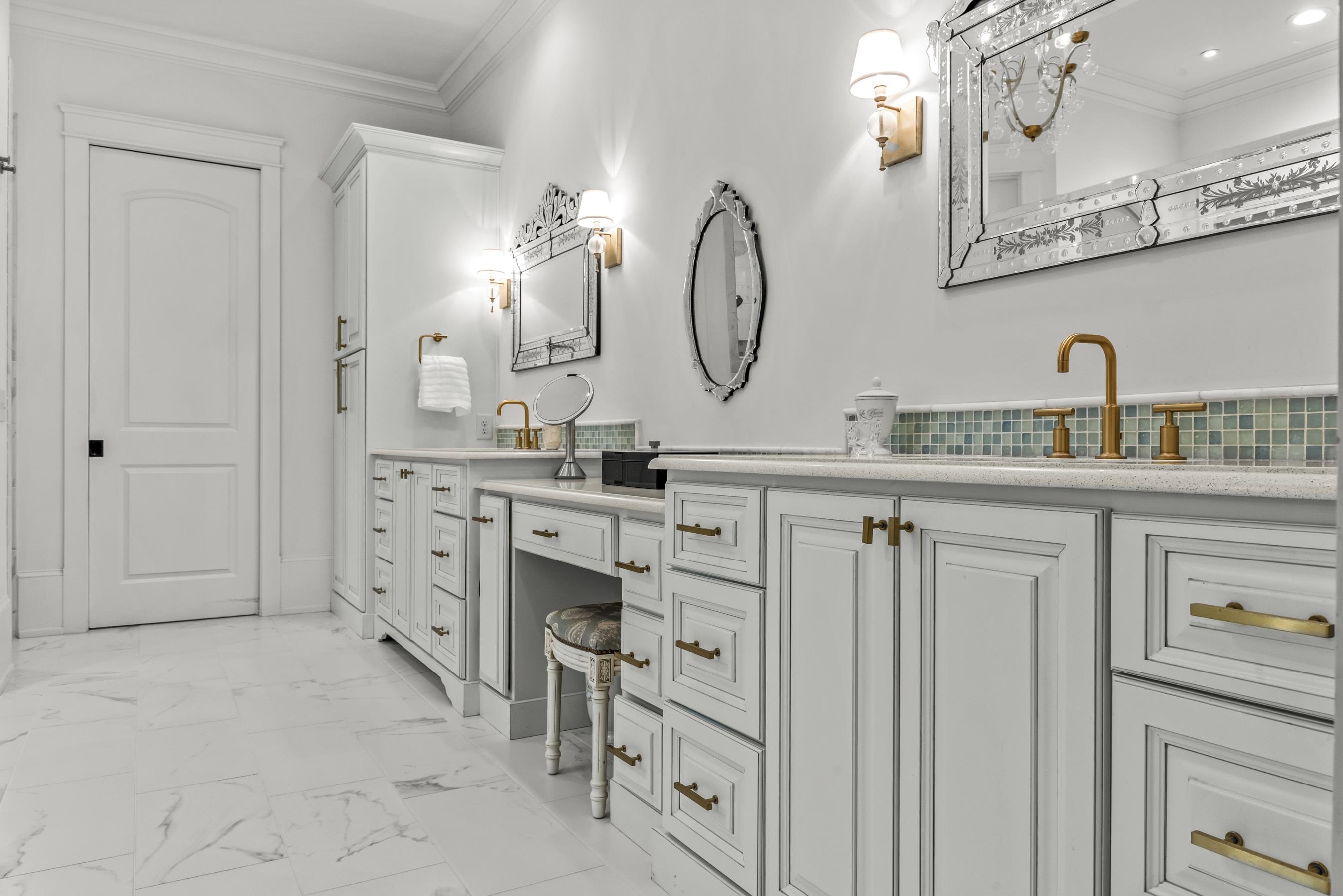 1021 REYNOLDS PARKWAY