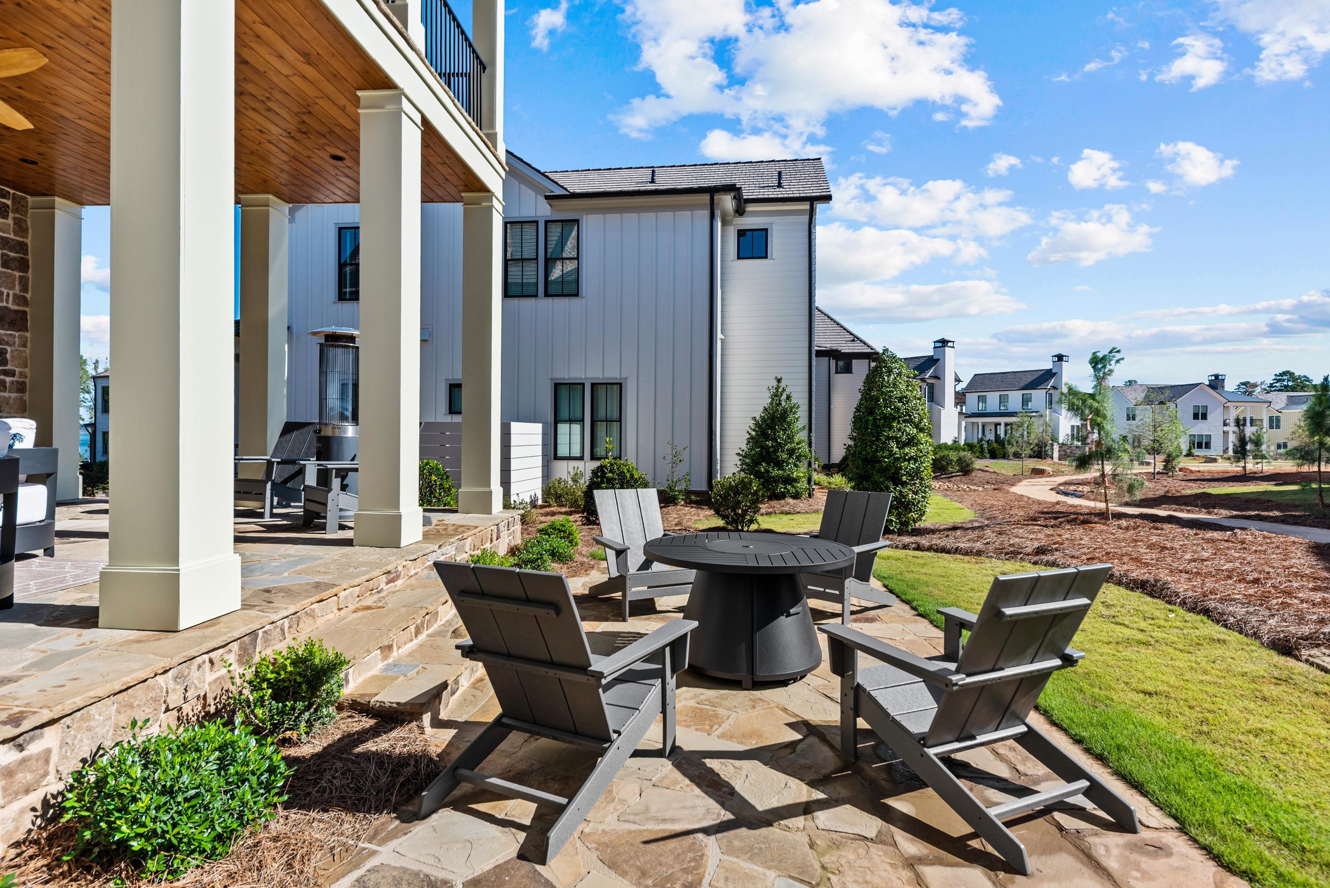 1011 WEST ROCK LOOP