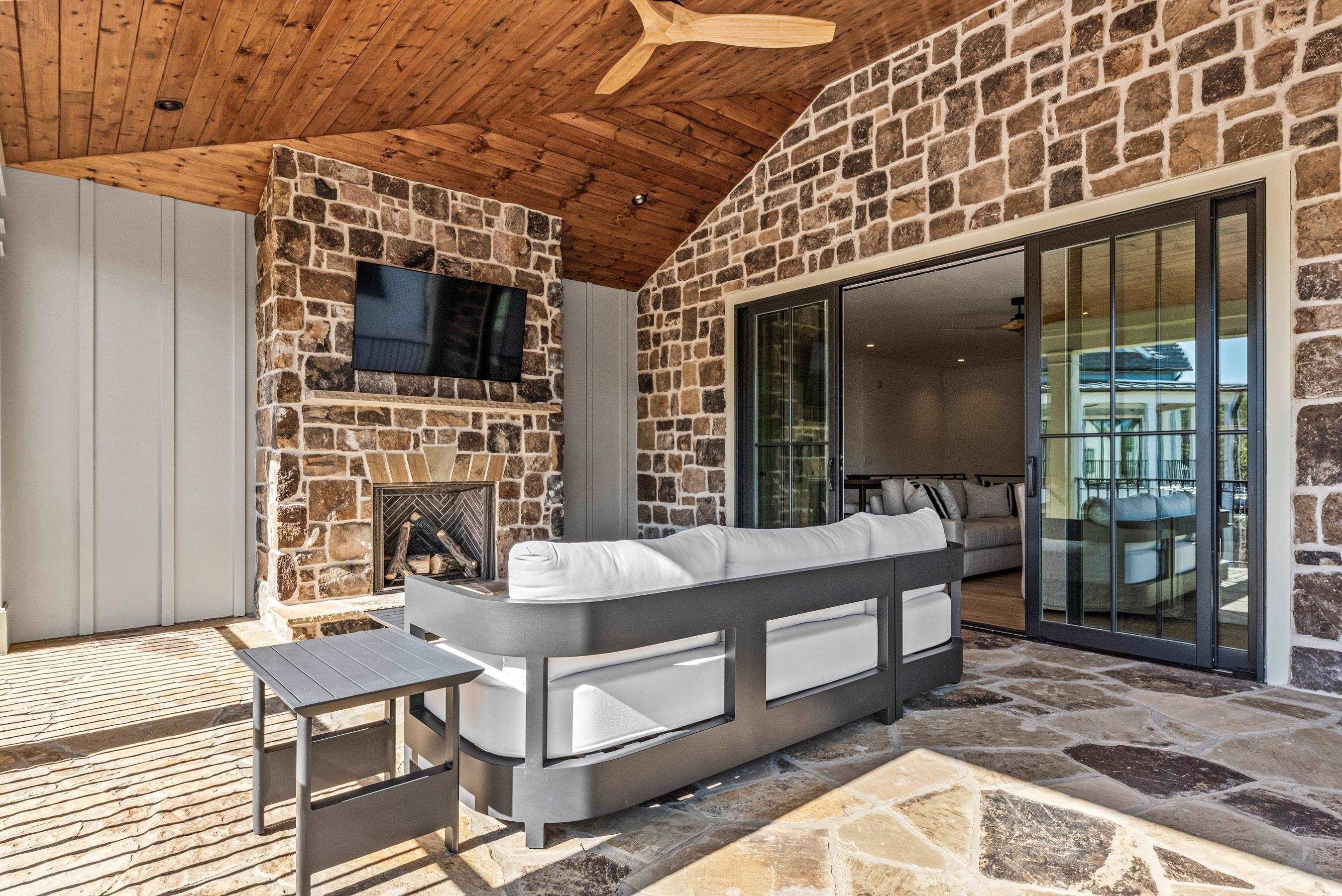 1011 WEST ROCK LOOP
