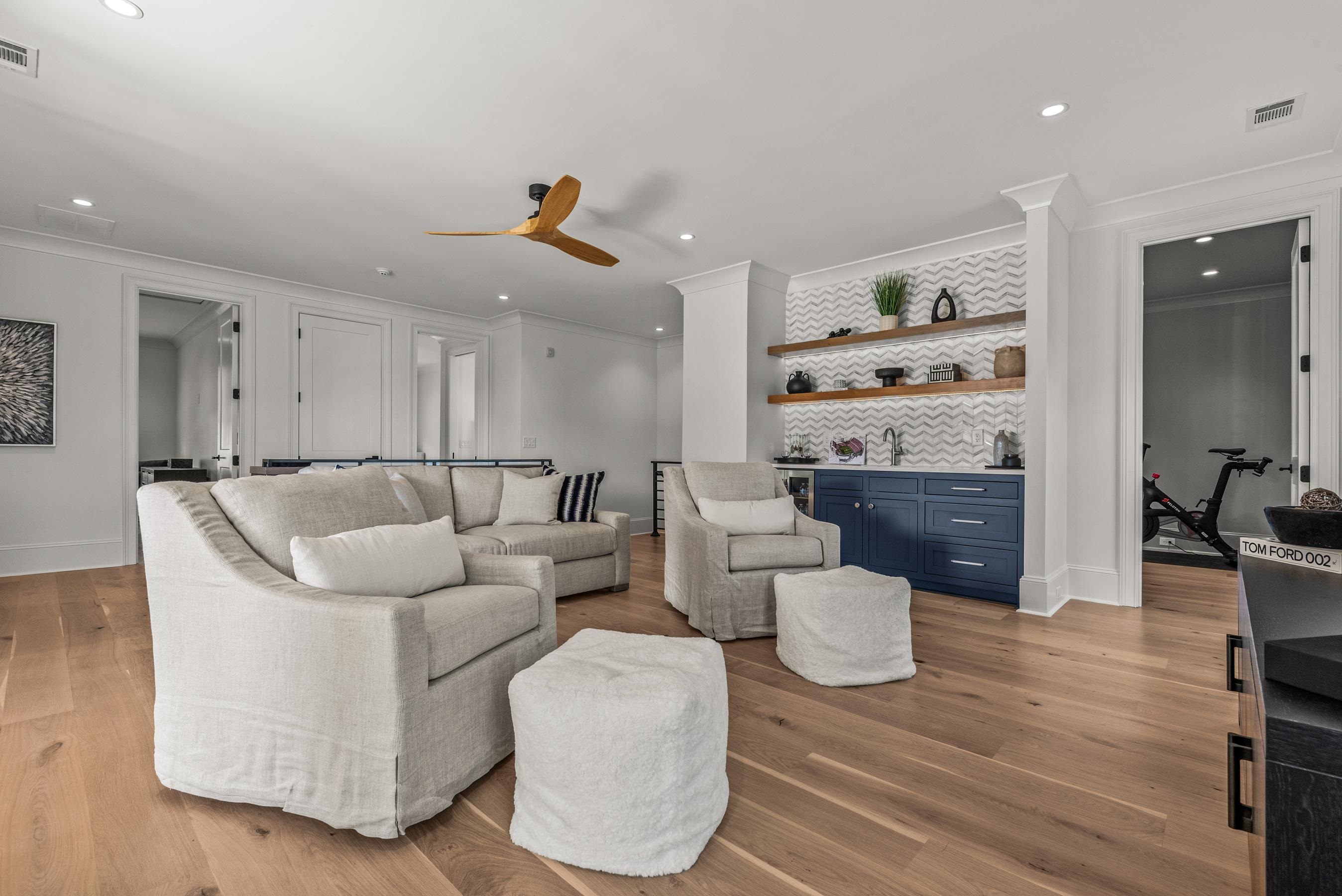 1011 WEST ROCK LOOP