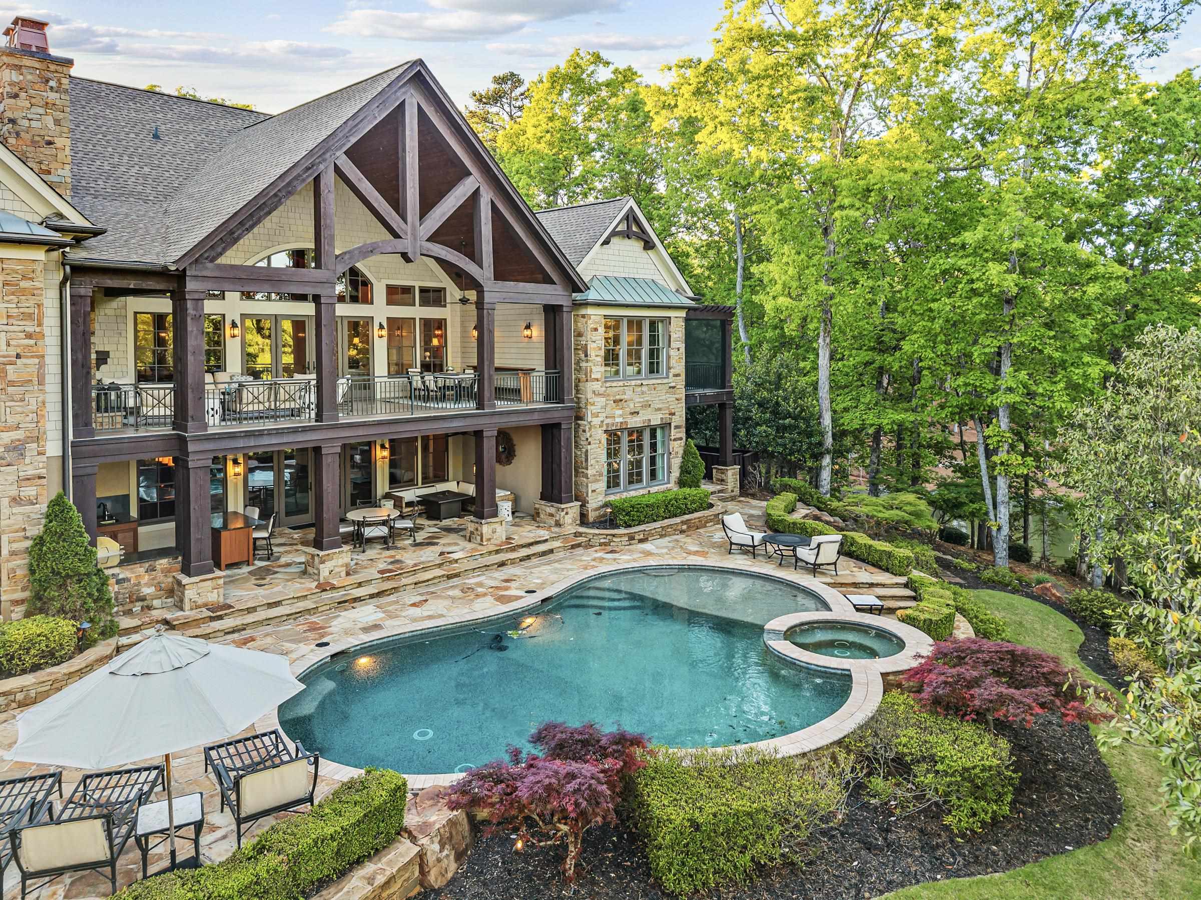 2030 LINGER LONGER DRIVE