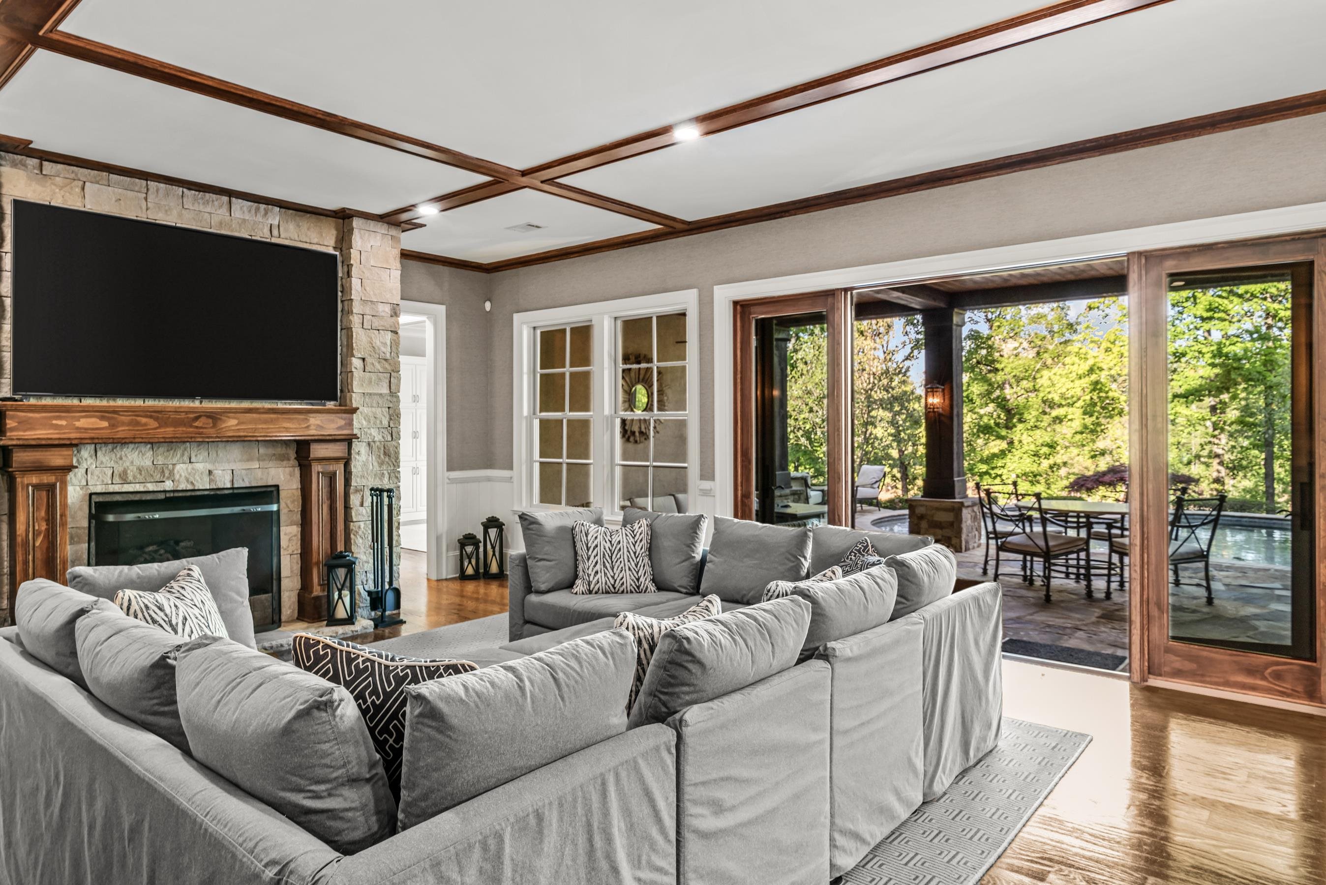 2030 LINGER LONGER DRIVE