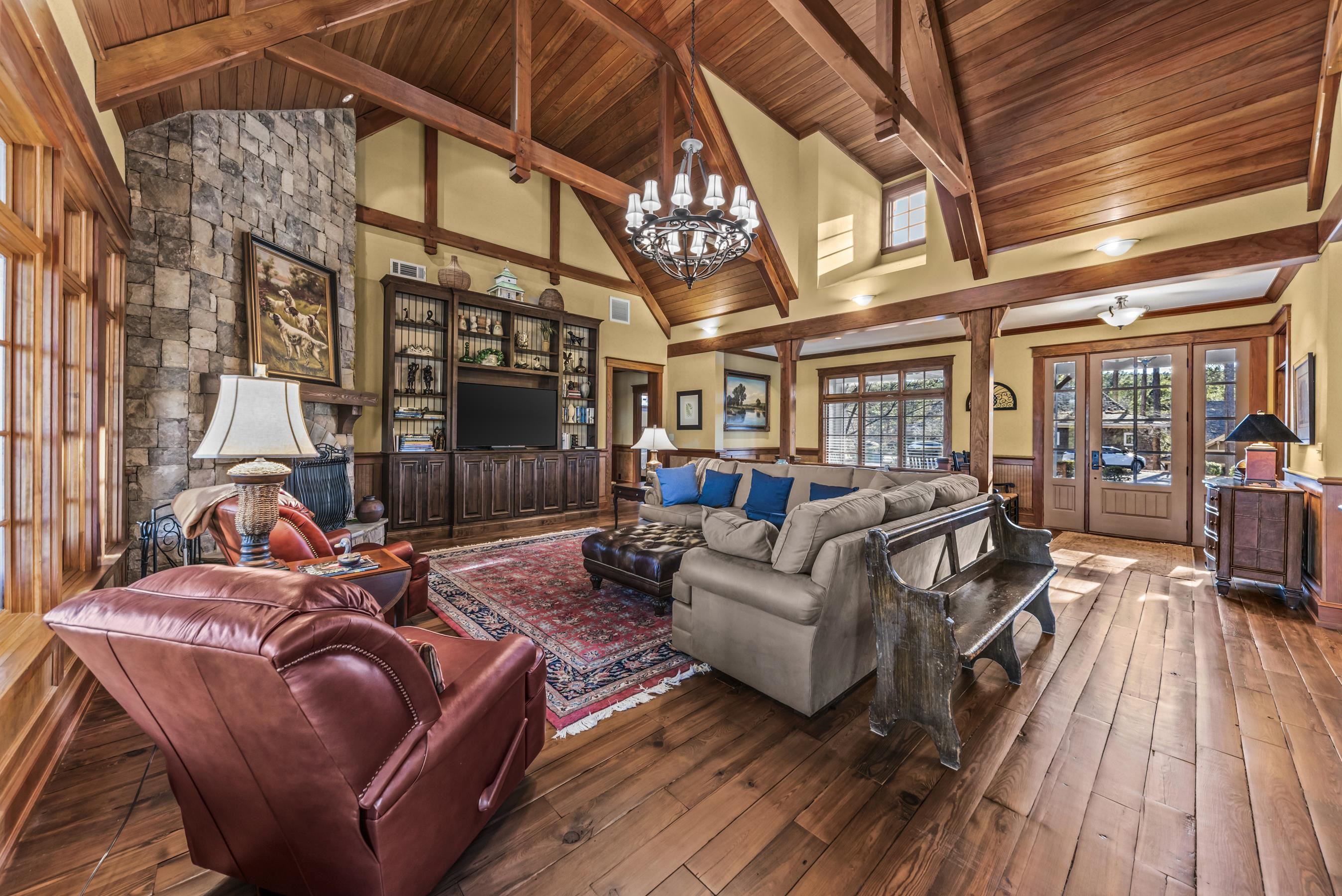 1230 COTTAGE LANE EAST