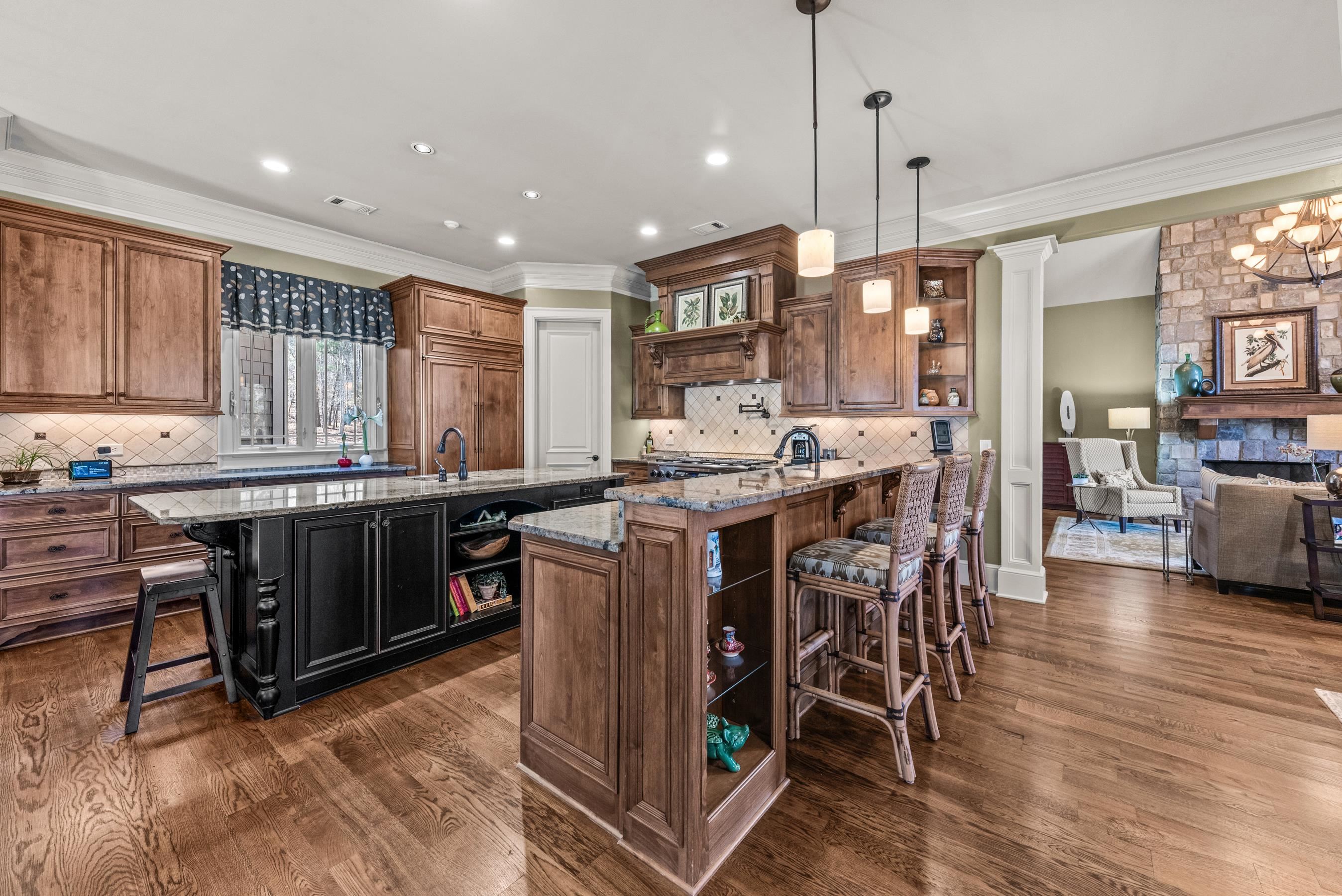 141 BROADLANDS DRIVE