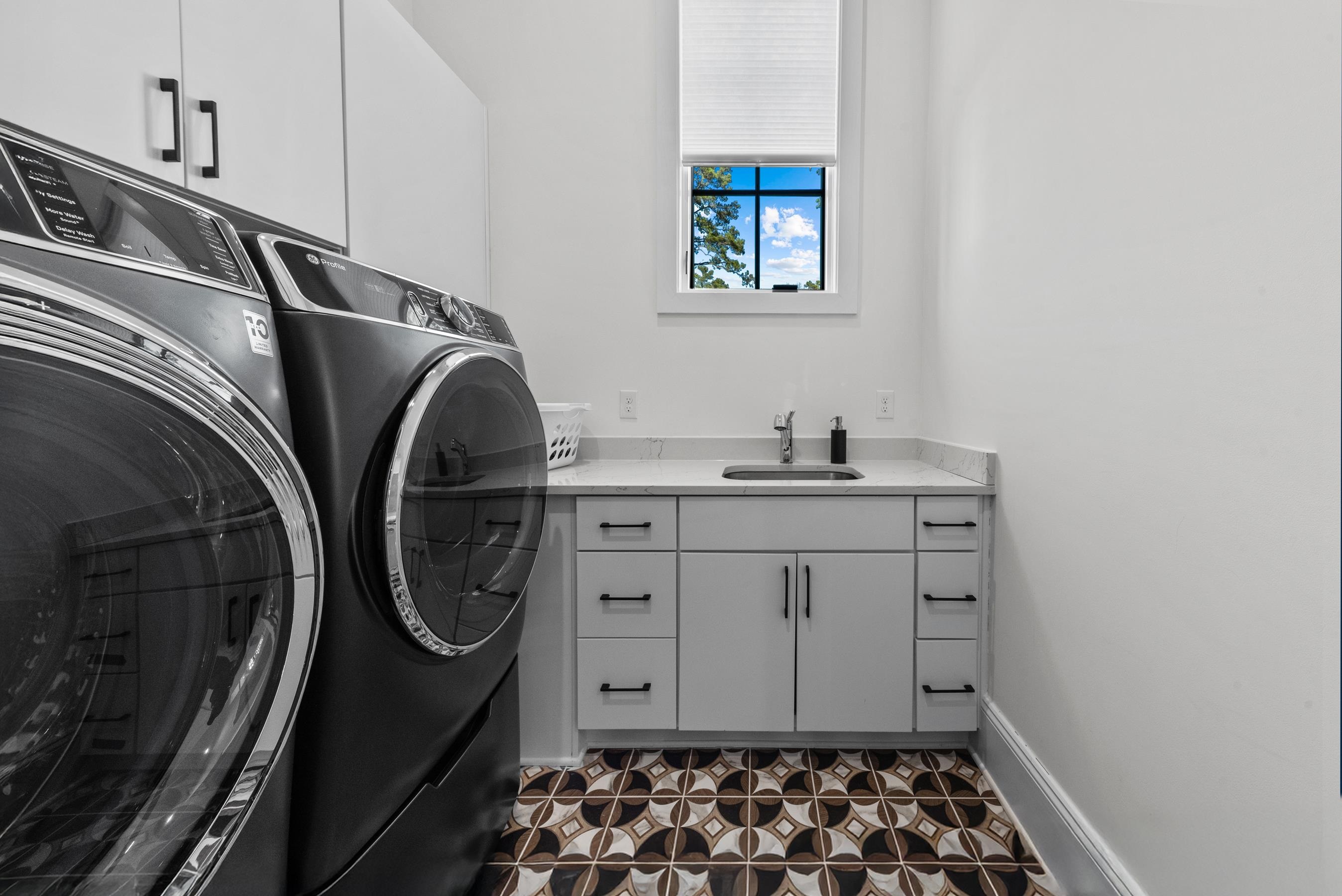 1180 BROADPOINT DRIVE