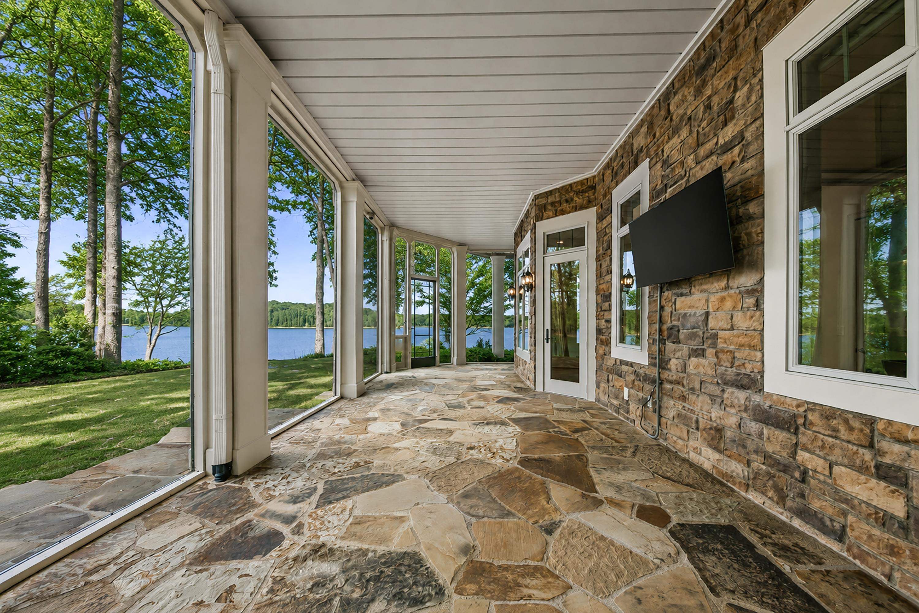 1080 PROSPERITY POINTE