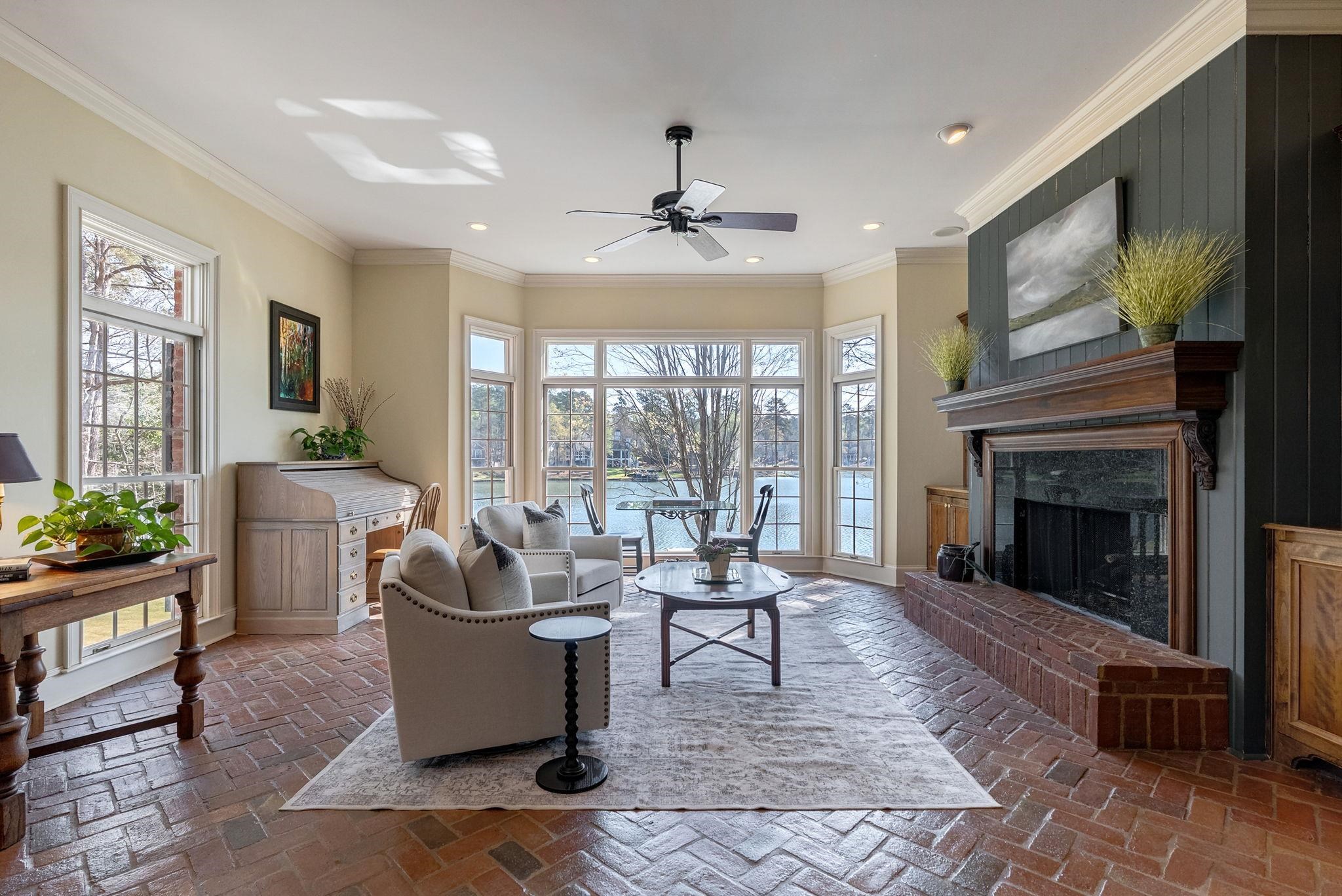 1040 SCOTT LOOP