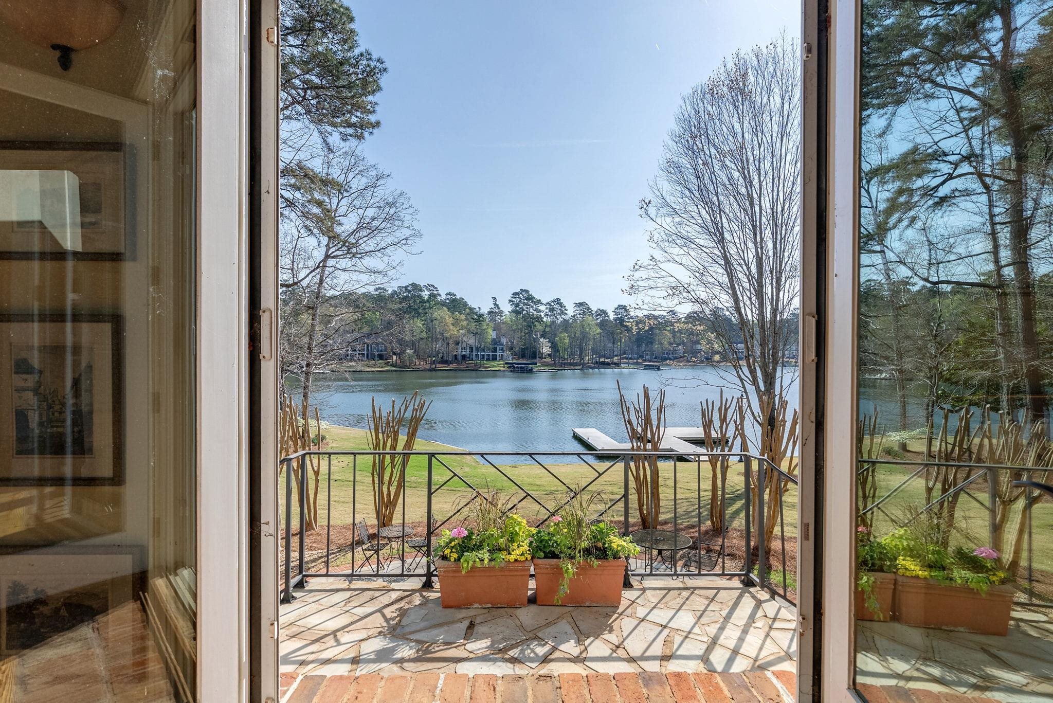 1040 SCOTT LOOP