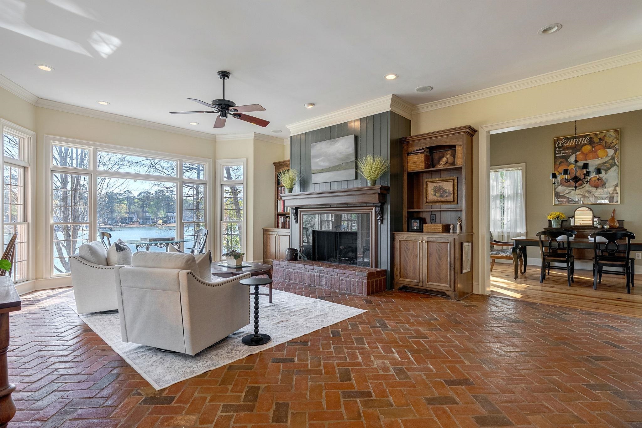 1040 SCOTT LOOP