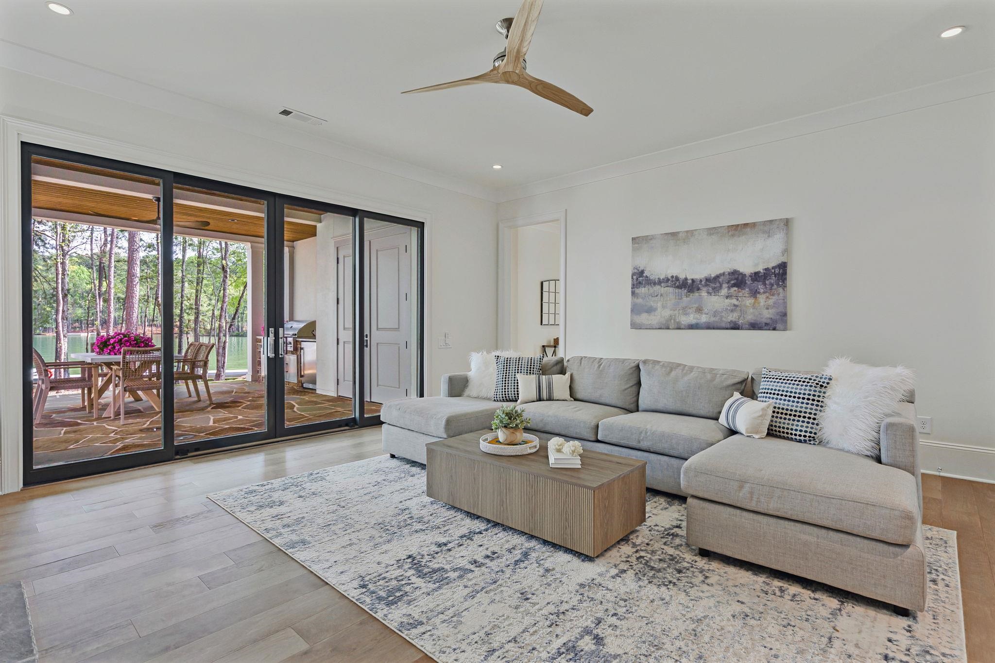 1091 LONGVIEW COMMONS