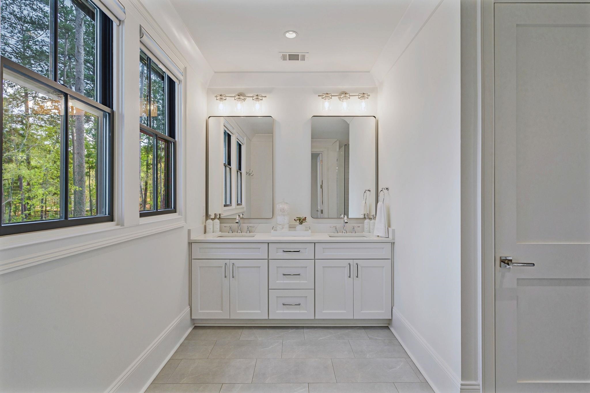 1091 LONGVIEW COMMONS