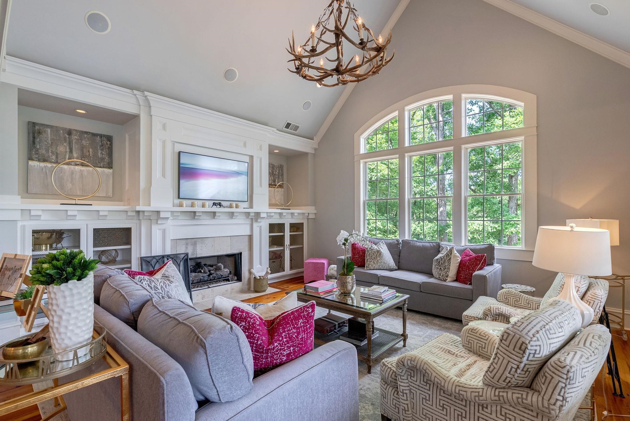 1010 CAROLYNS PLACE