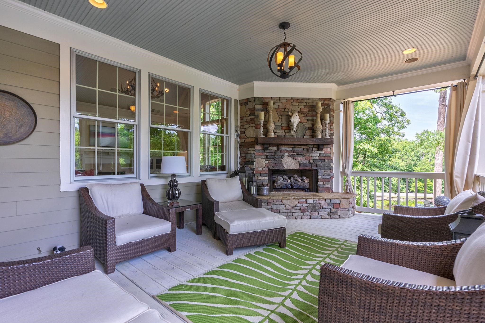 1010 CAROLYNS PLACE