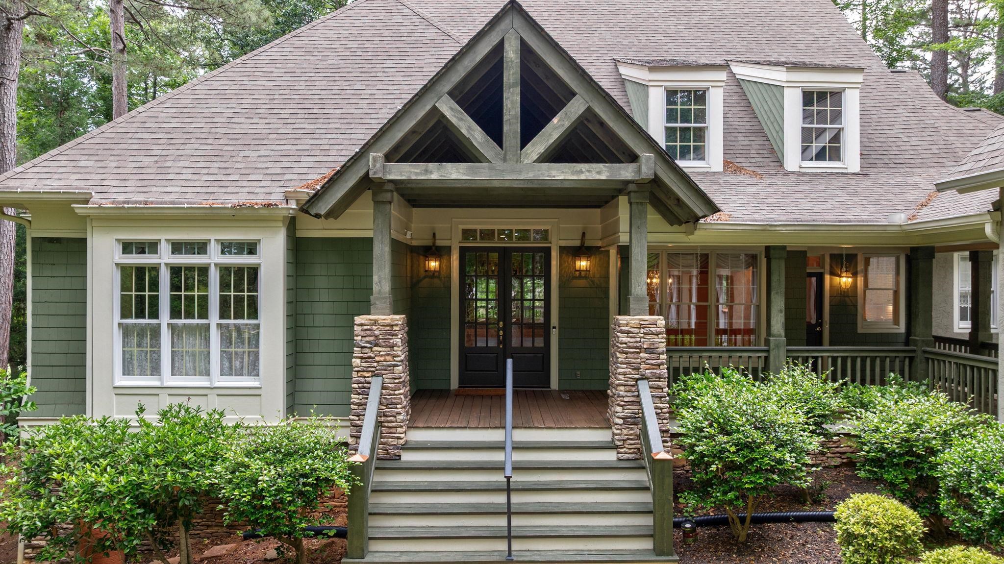 1021 PLANTERS LANE