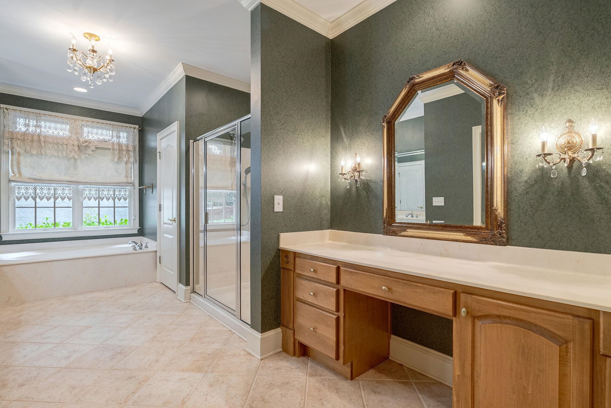 1021 PLANTERS LANE