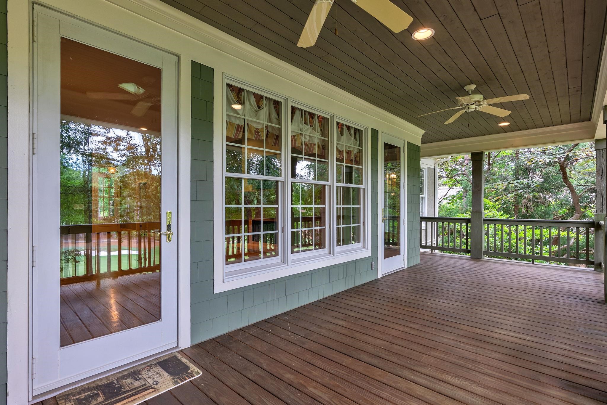 1021 PLANTERS LANE