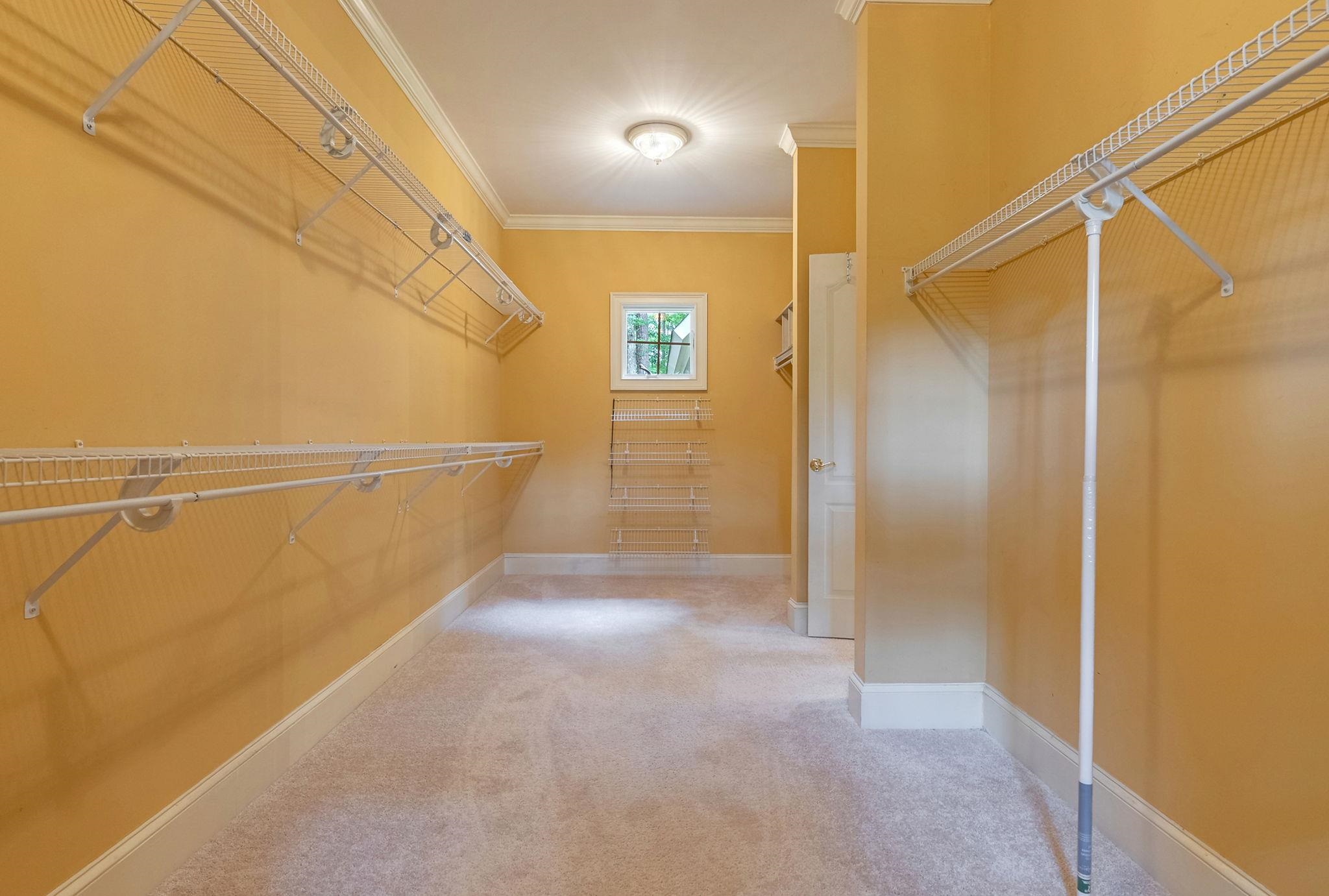 1021 PLANTERS LANE