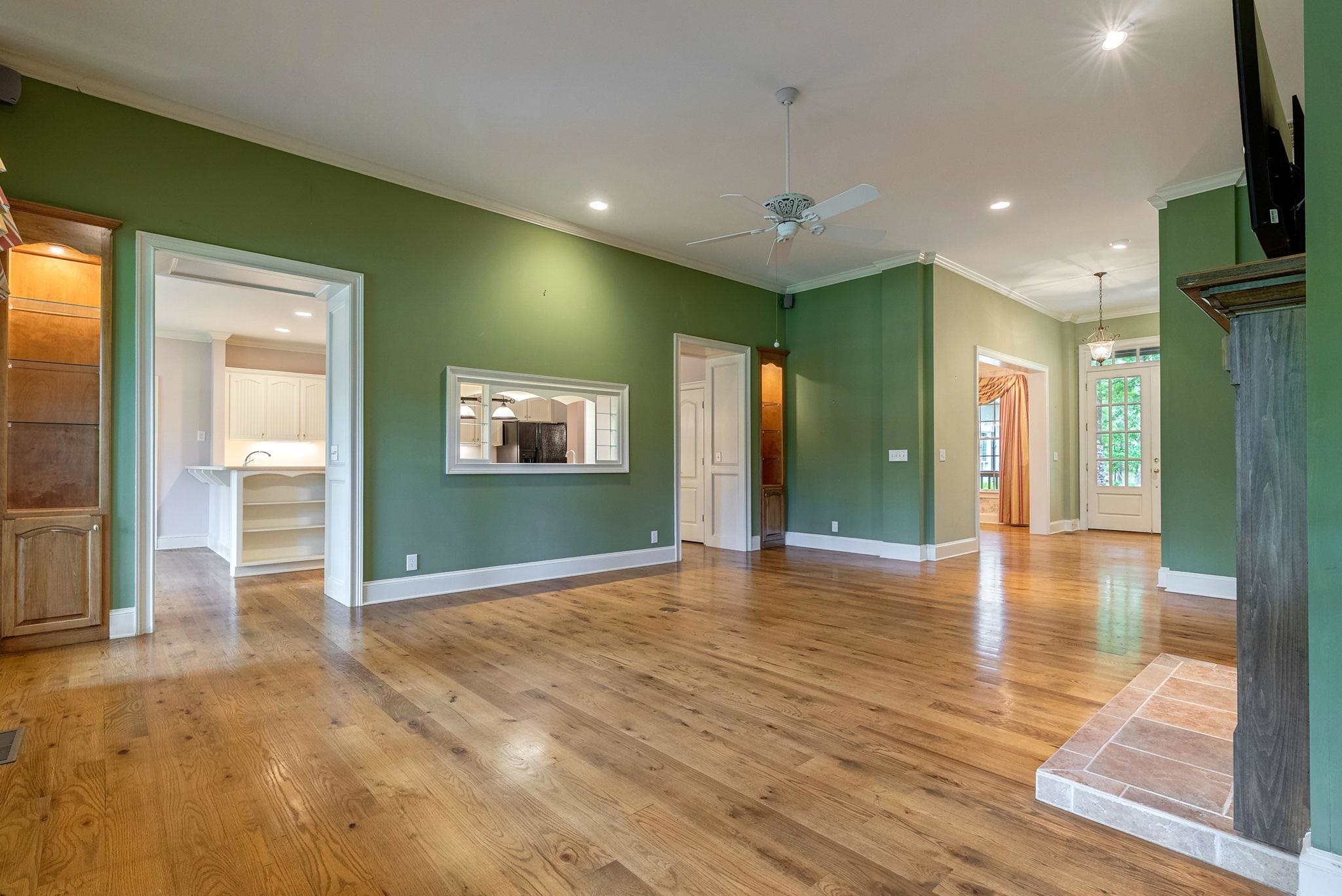 1021 PLANTERS LANE
