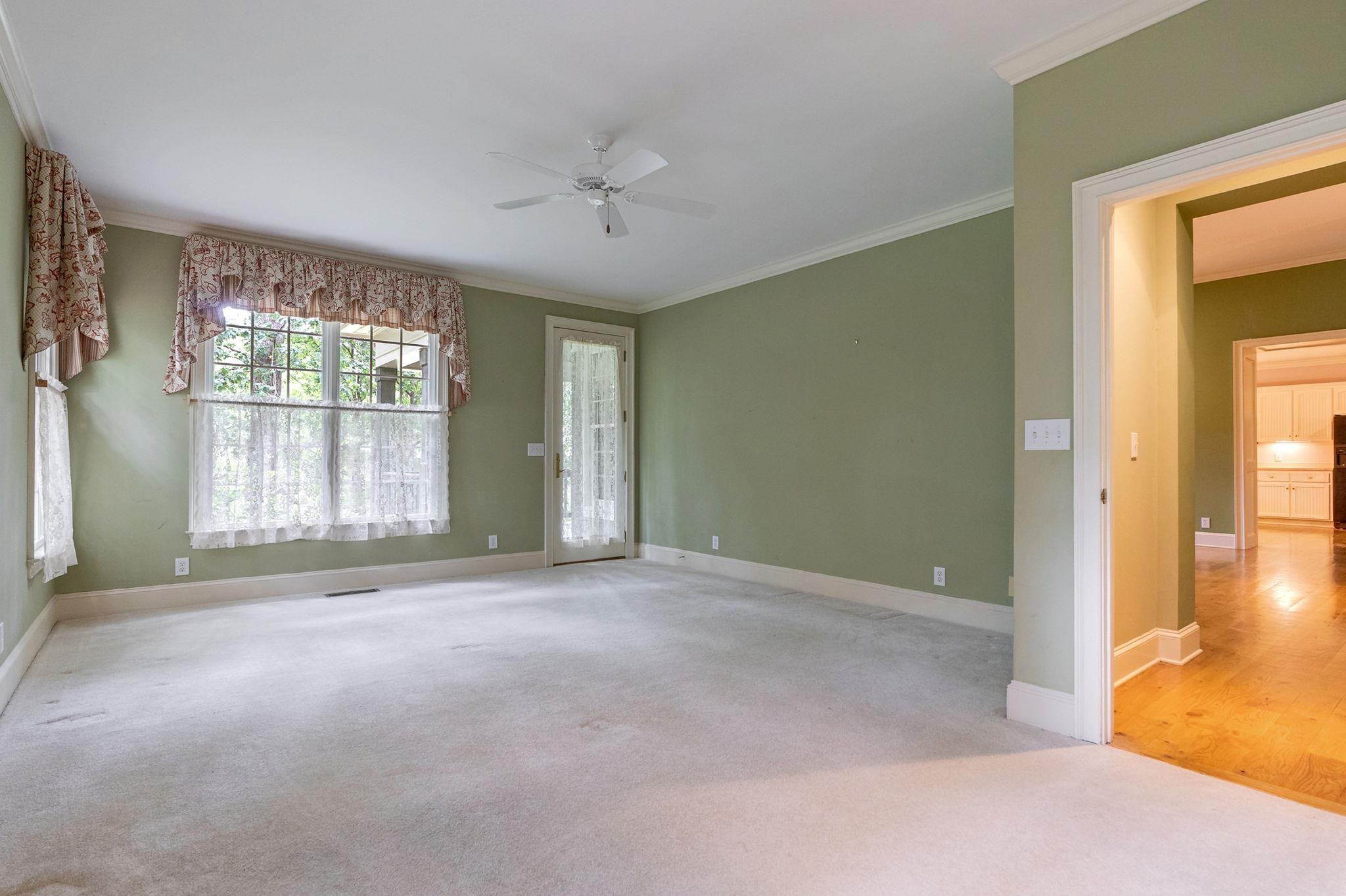 1021 PLANTERS LANE
