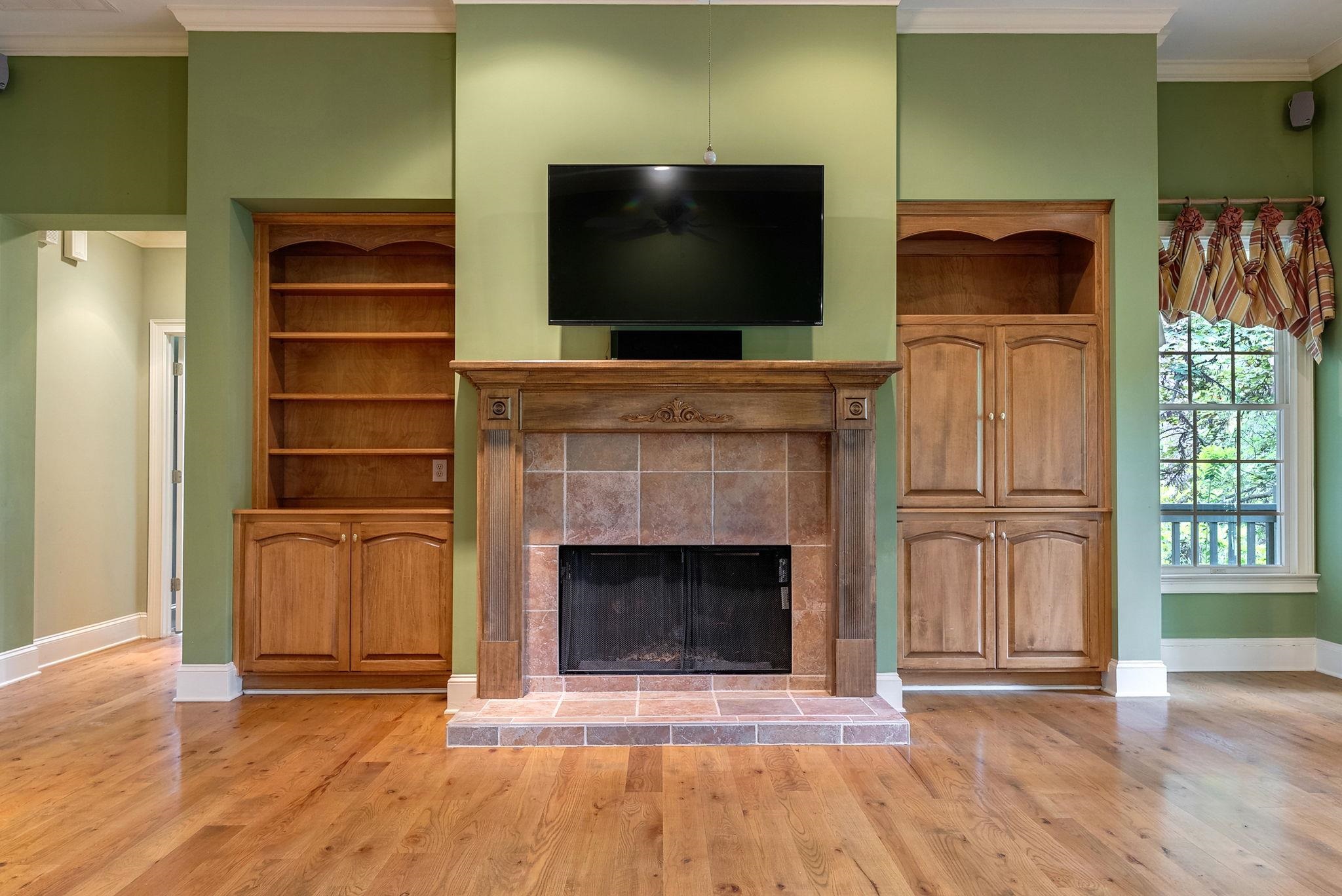 1021 PLANTERS LANE