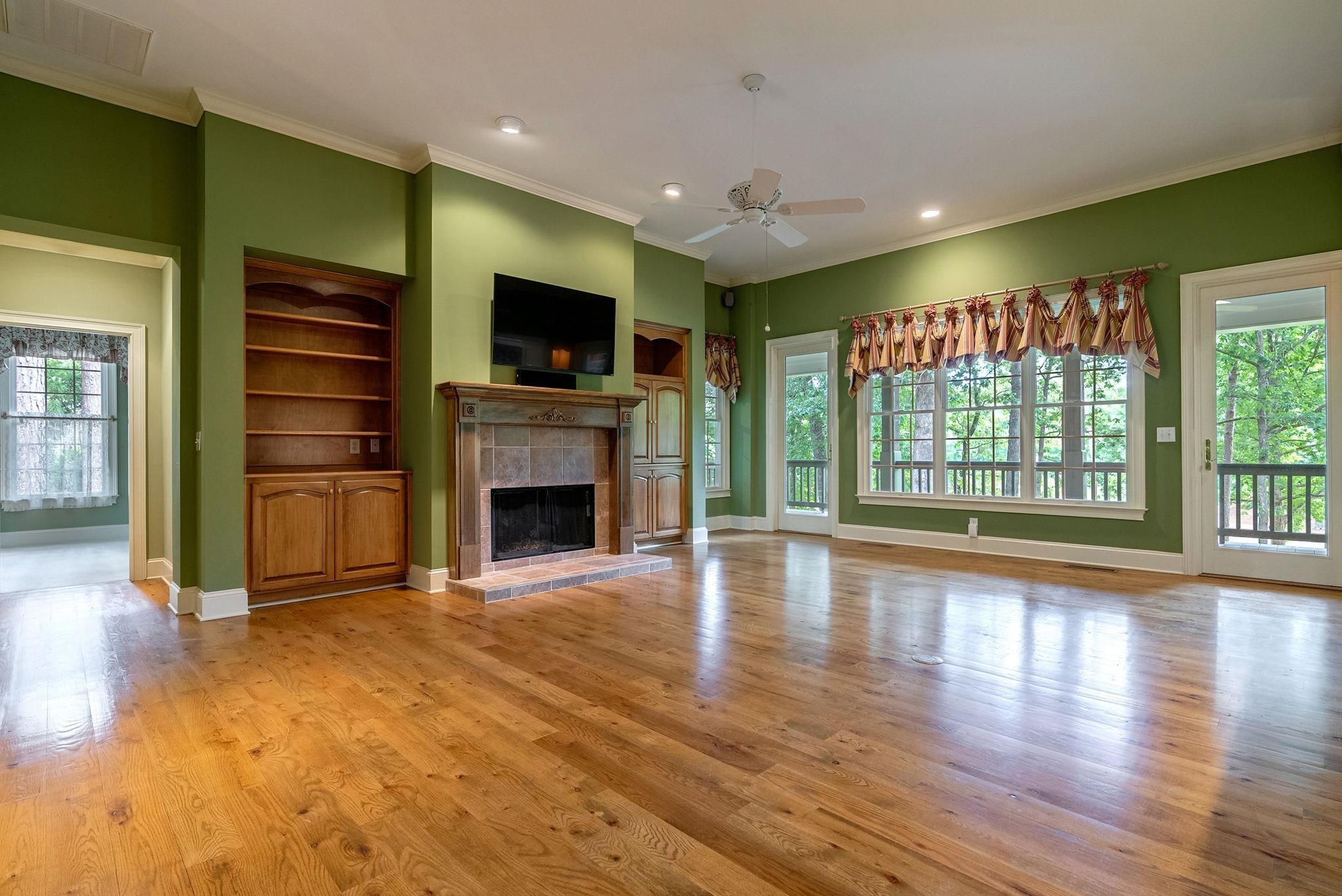 1021 PLANTERS LANE