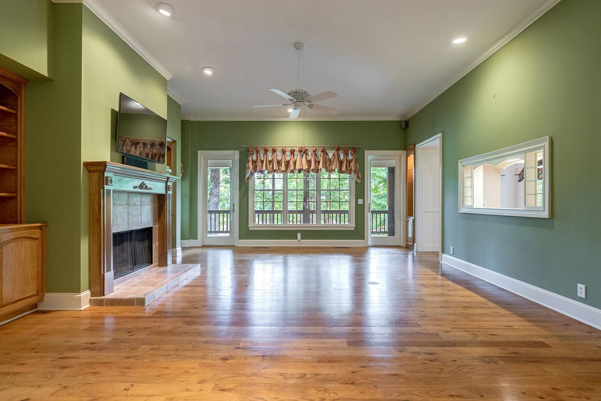 1021 PLANTERS LANE