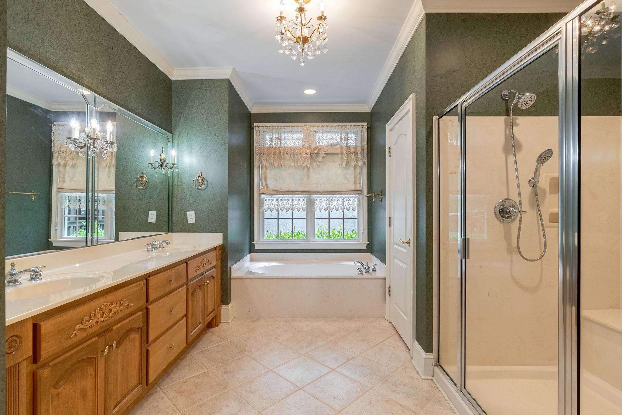 1021 PLANTERS LANE