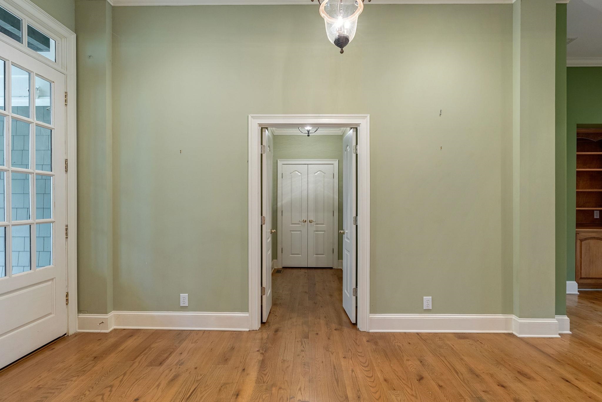1021 PLANTERS LANE