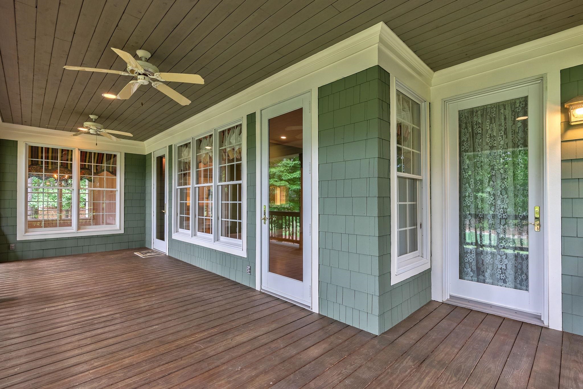 1021 PLANTERS LANE