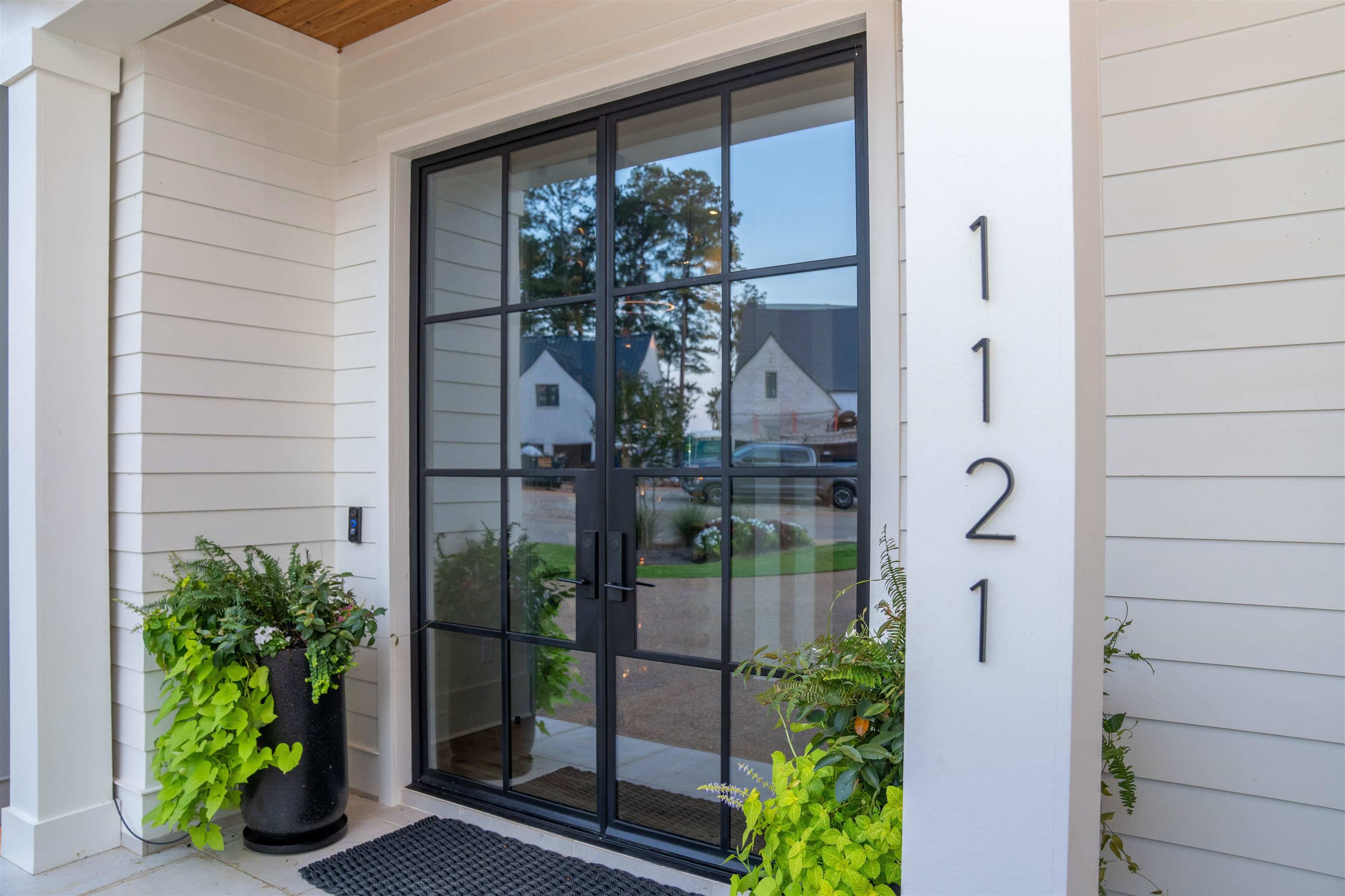 1121 LONGVIEW COMMONS
