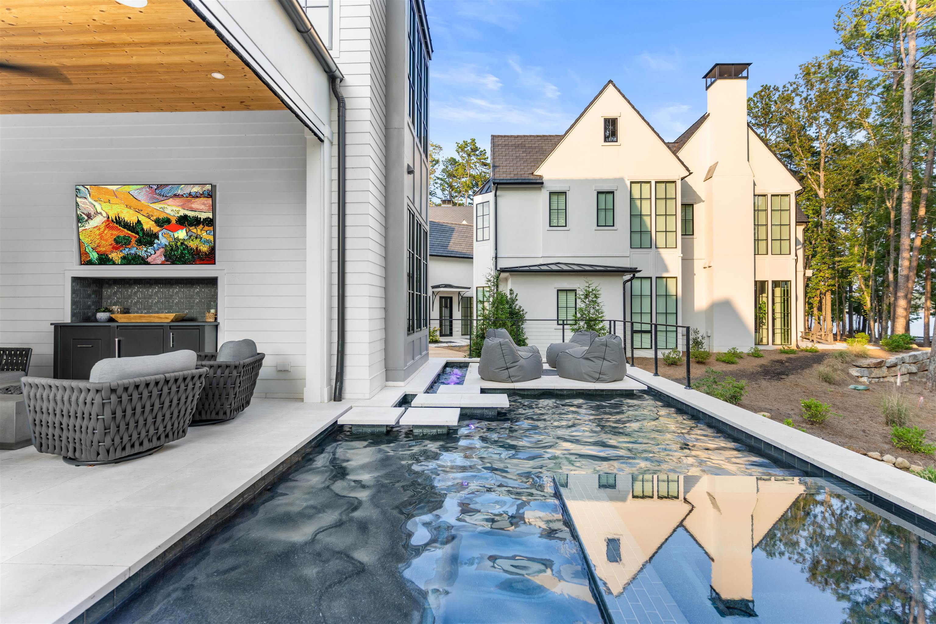 1121 LONGVIEW COMMONS