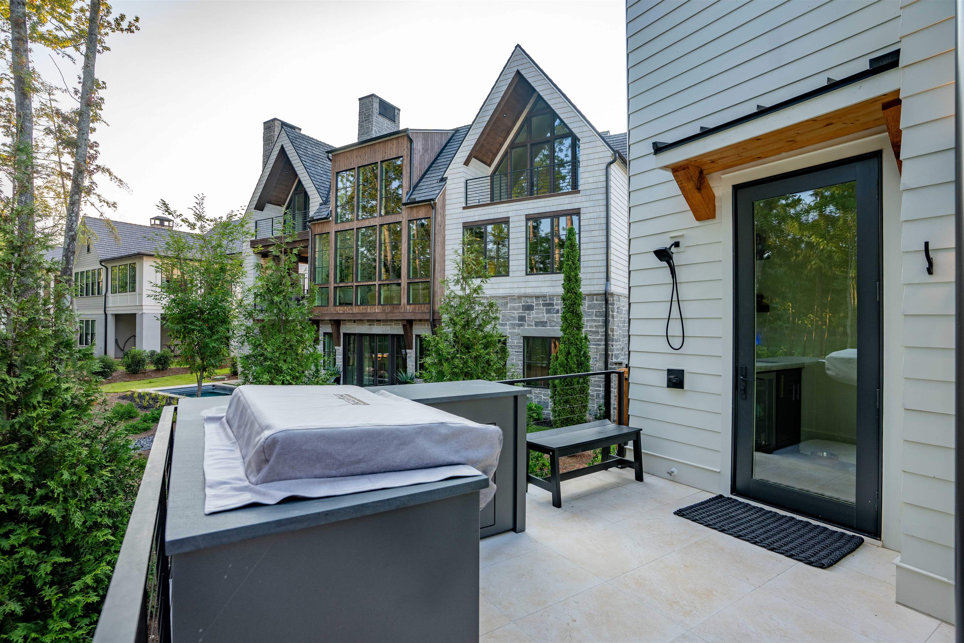 1121 LONGVIEW COMMONS