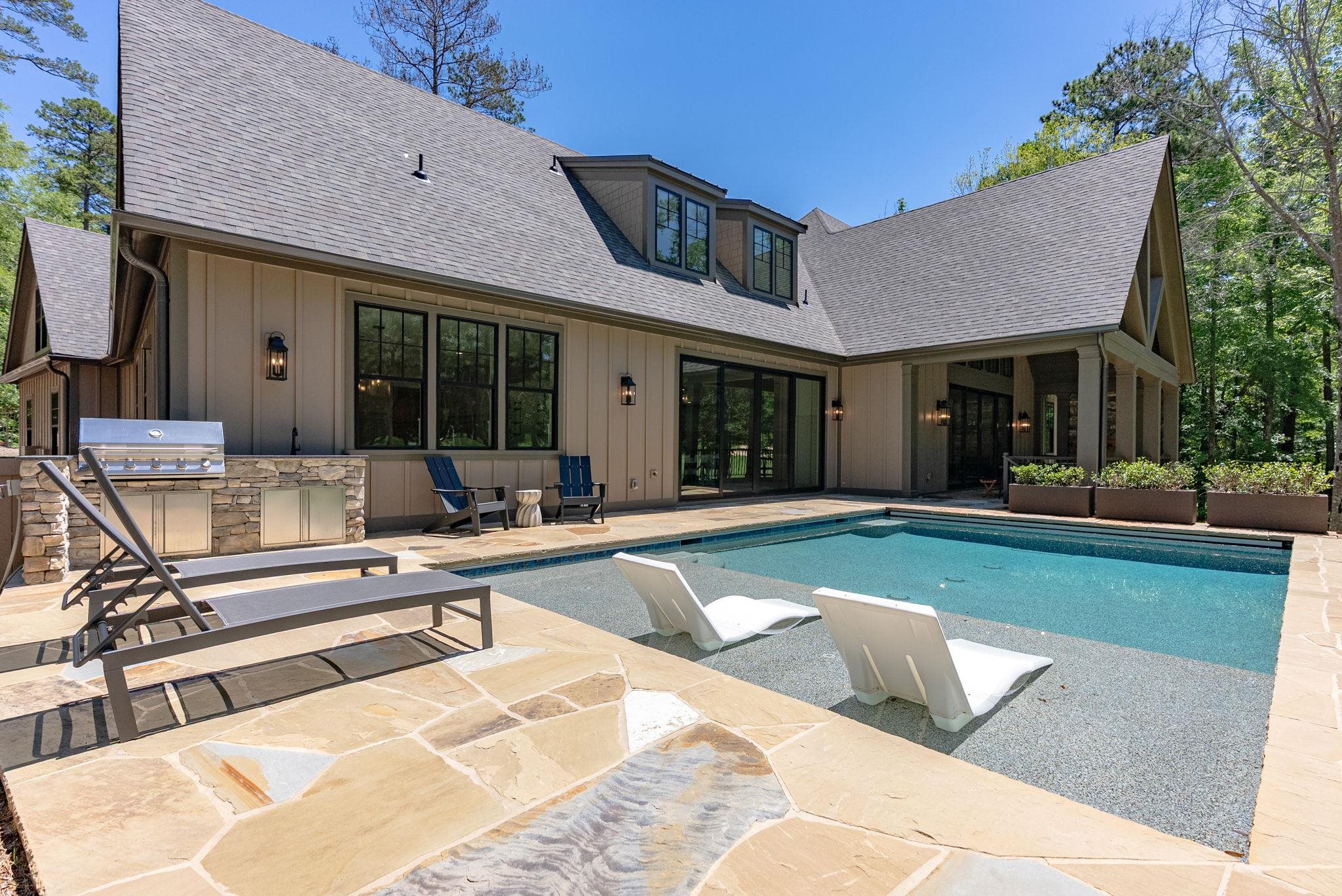 1010 MONFORT COURT