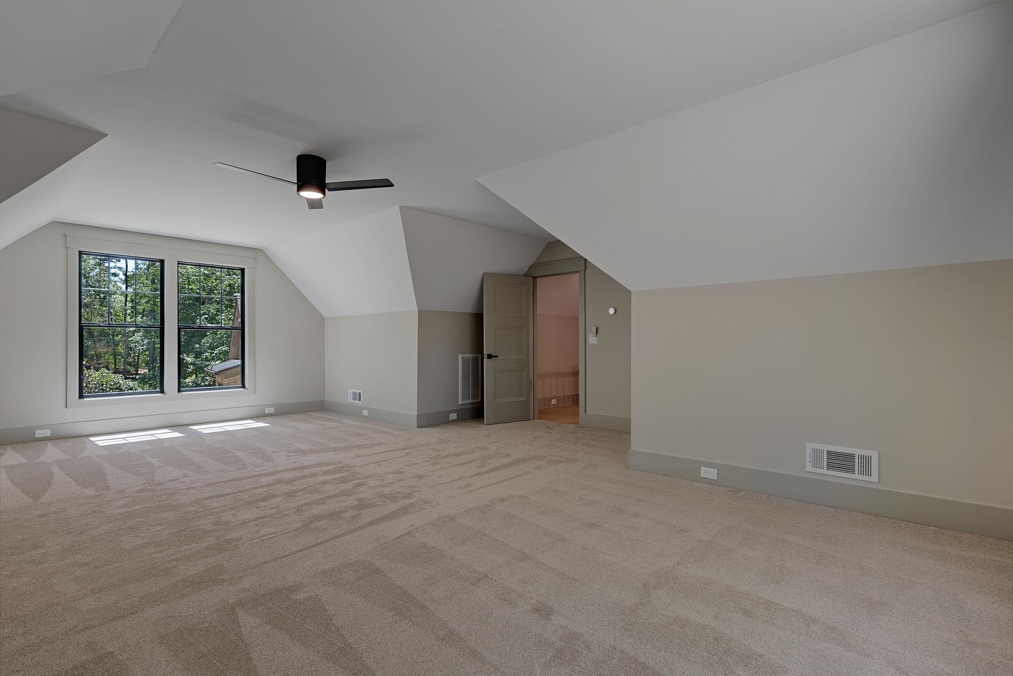 1010 MONFORT COURT