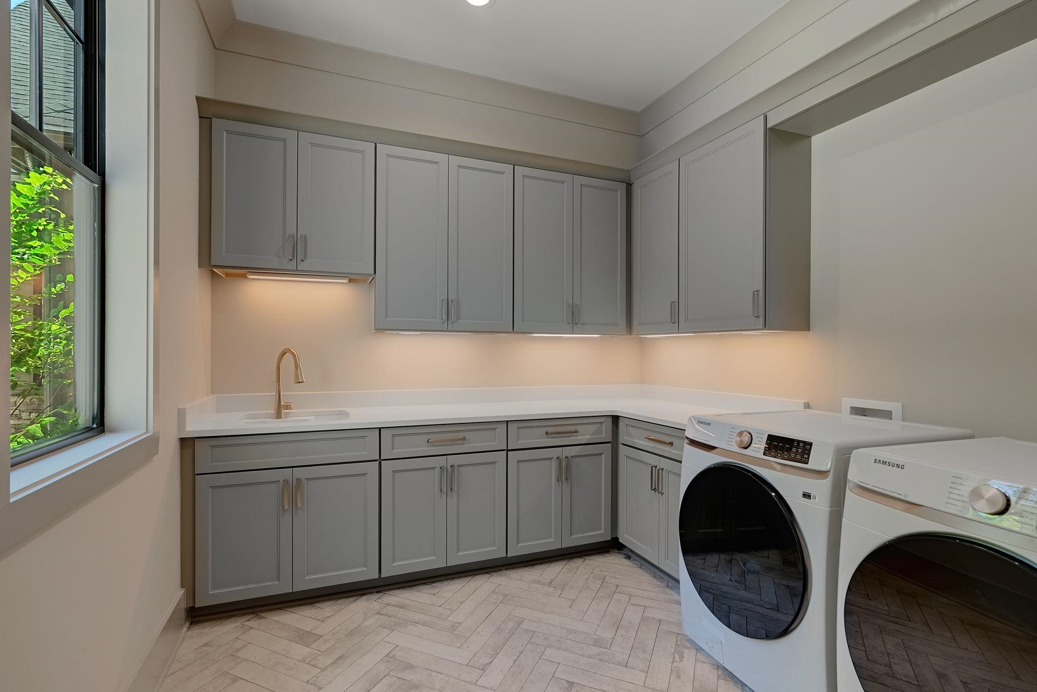 1010 MONFORT COURT