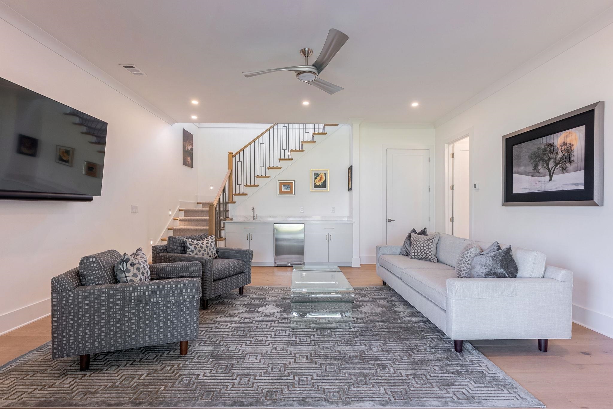 1062 FISH HOOK LANE